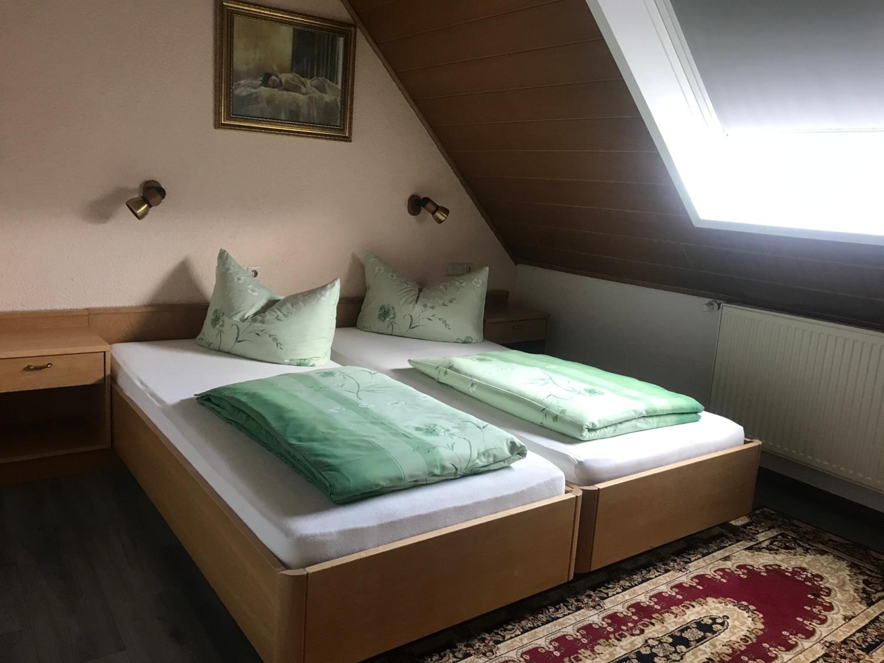 Twin Room with Bathroom - Photo 3