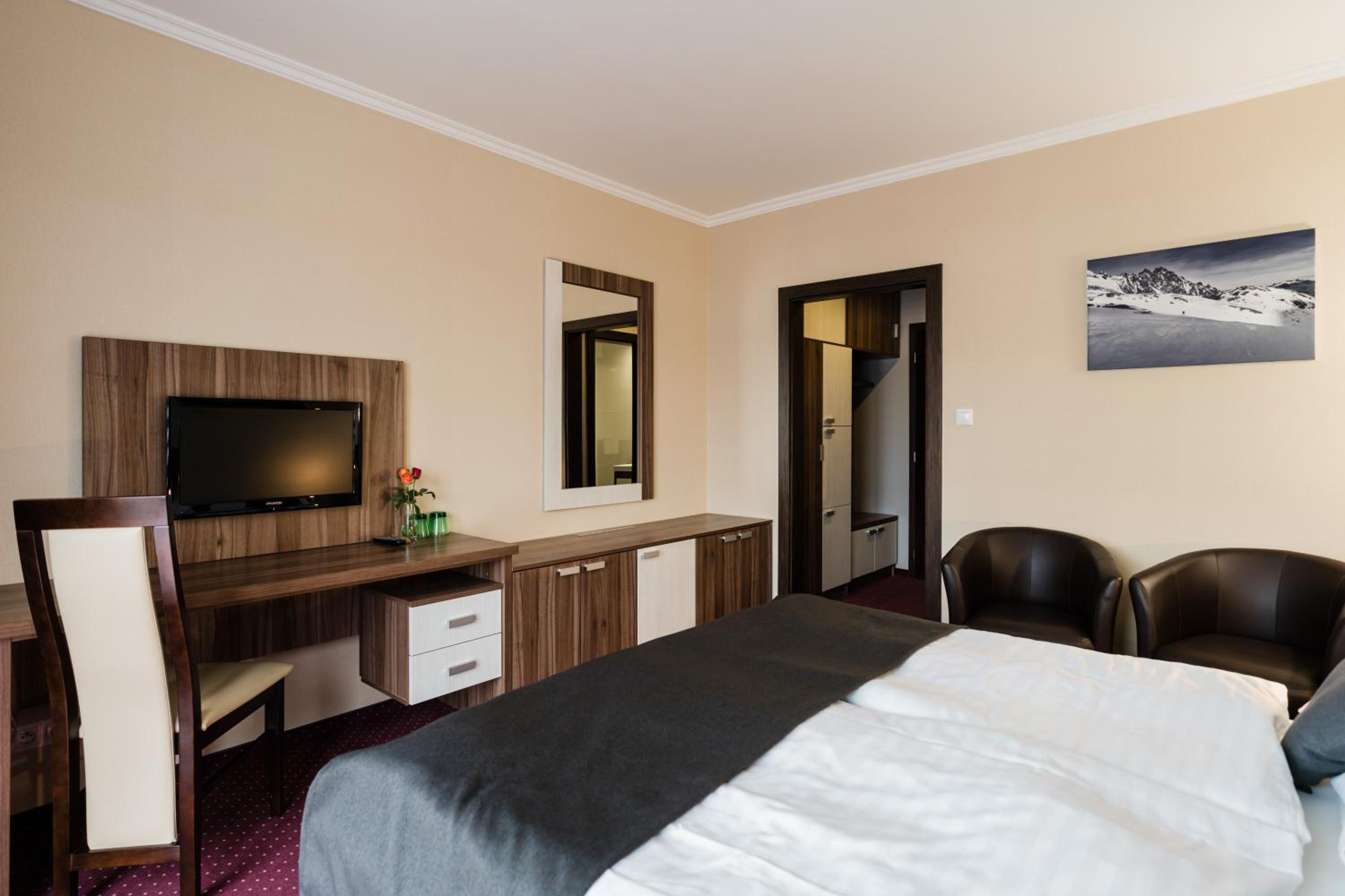 Deluxe Double Room with Balcony - Photo 1