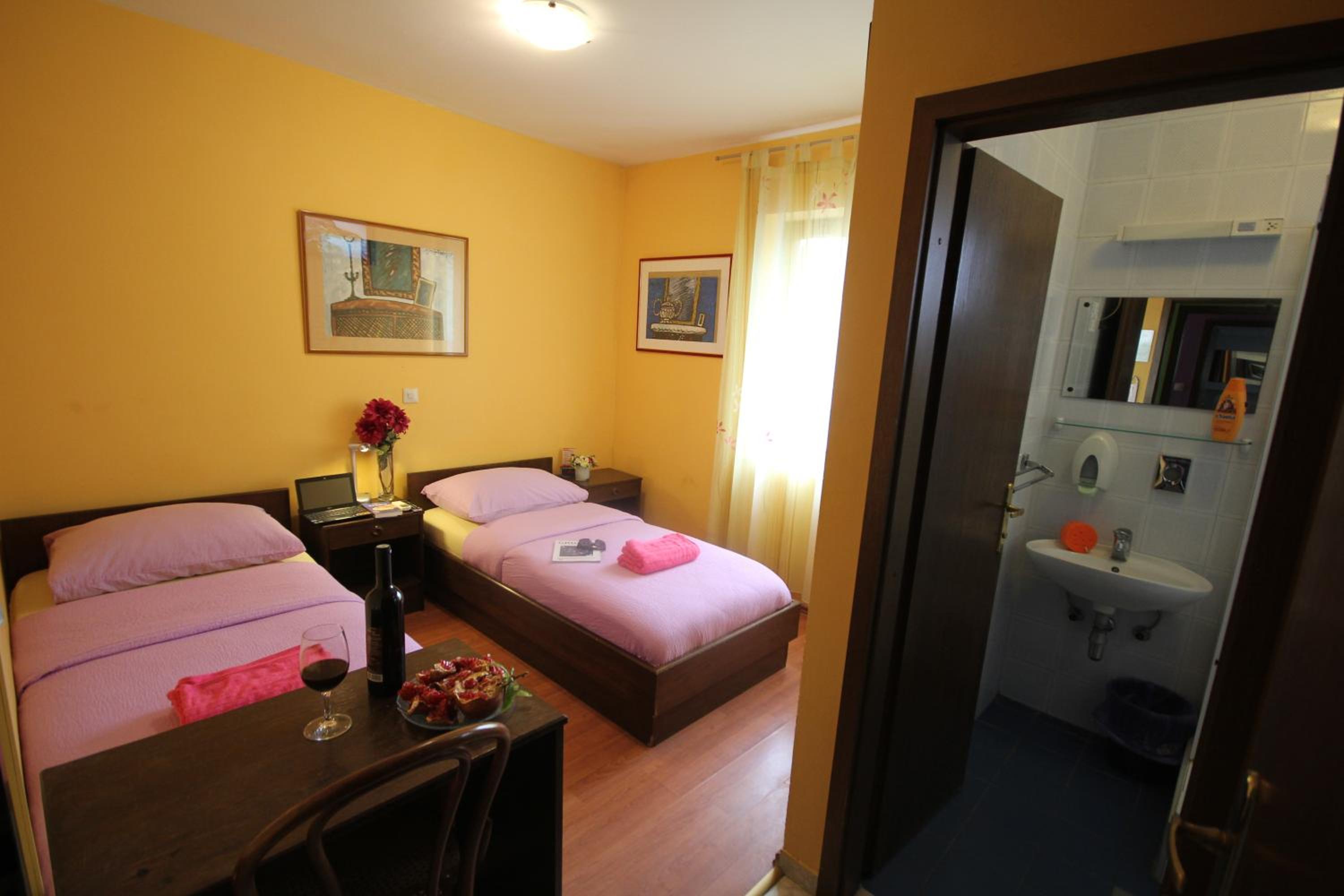 Economy Twin Room