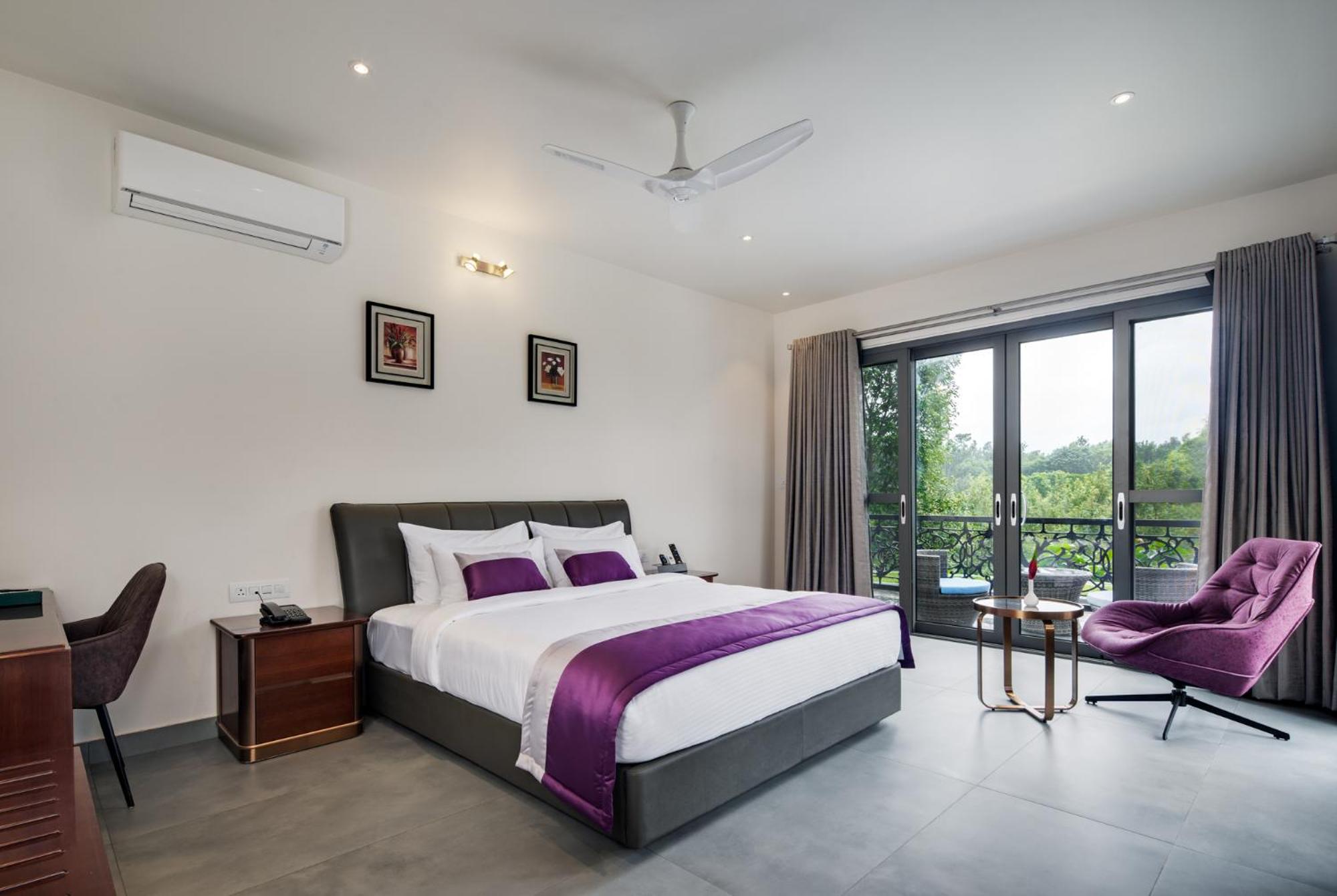Double Room with Balcony - Photo 1