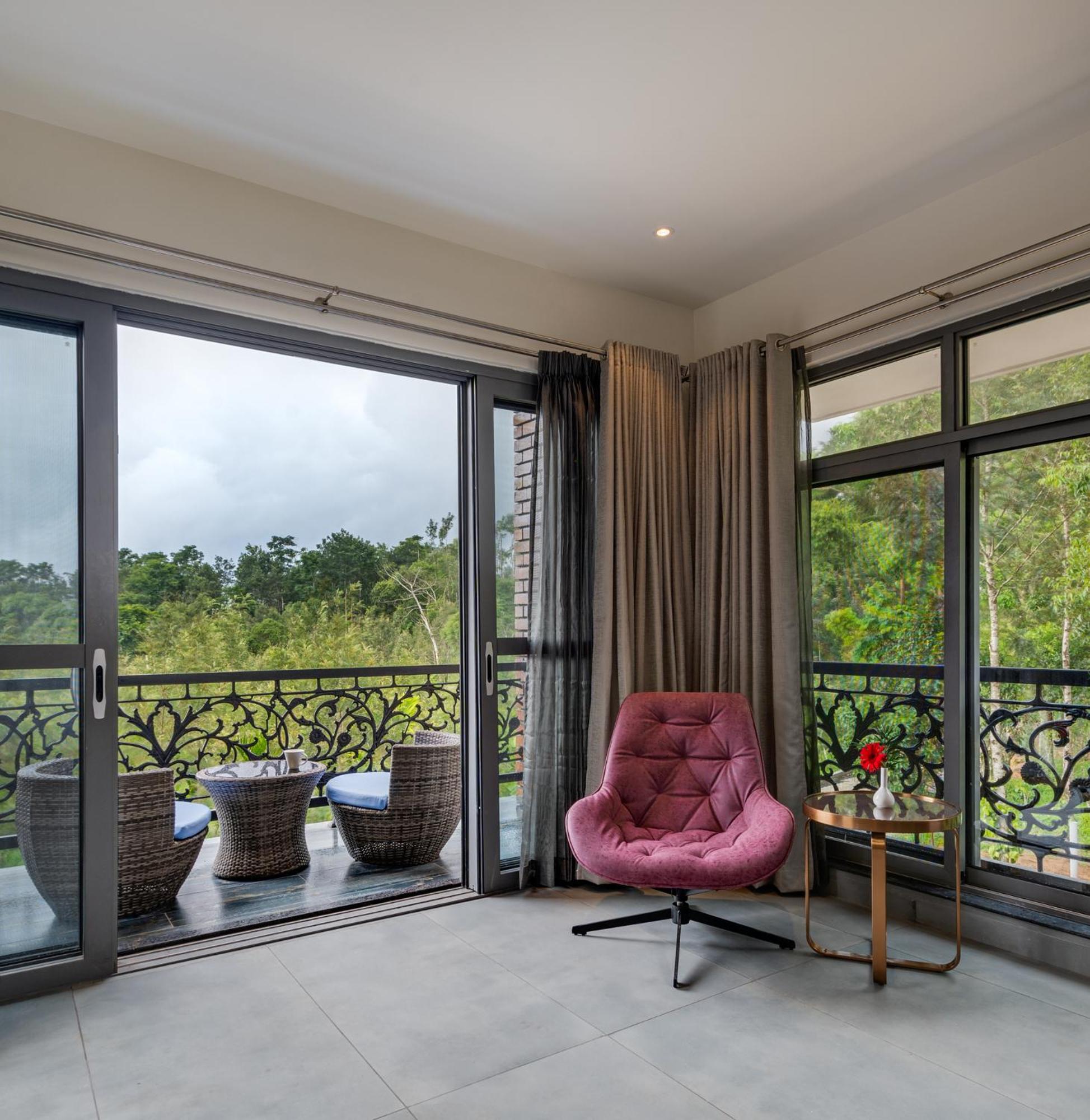 Double Room with Balcony - Photo 2