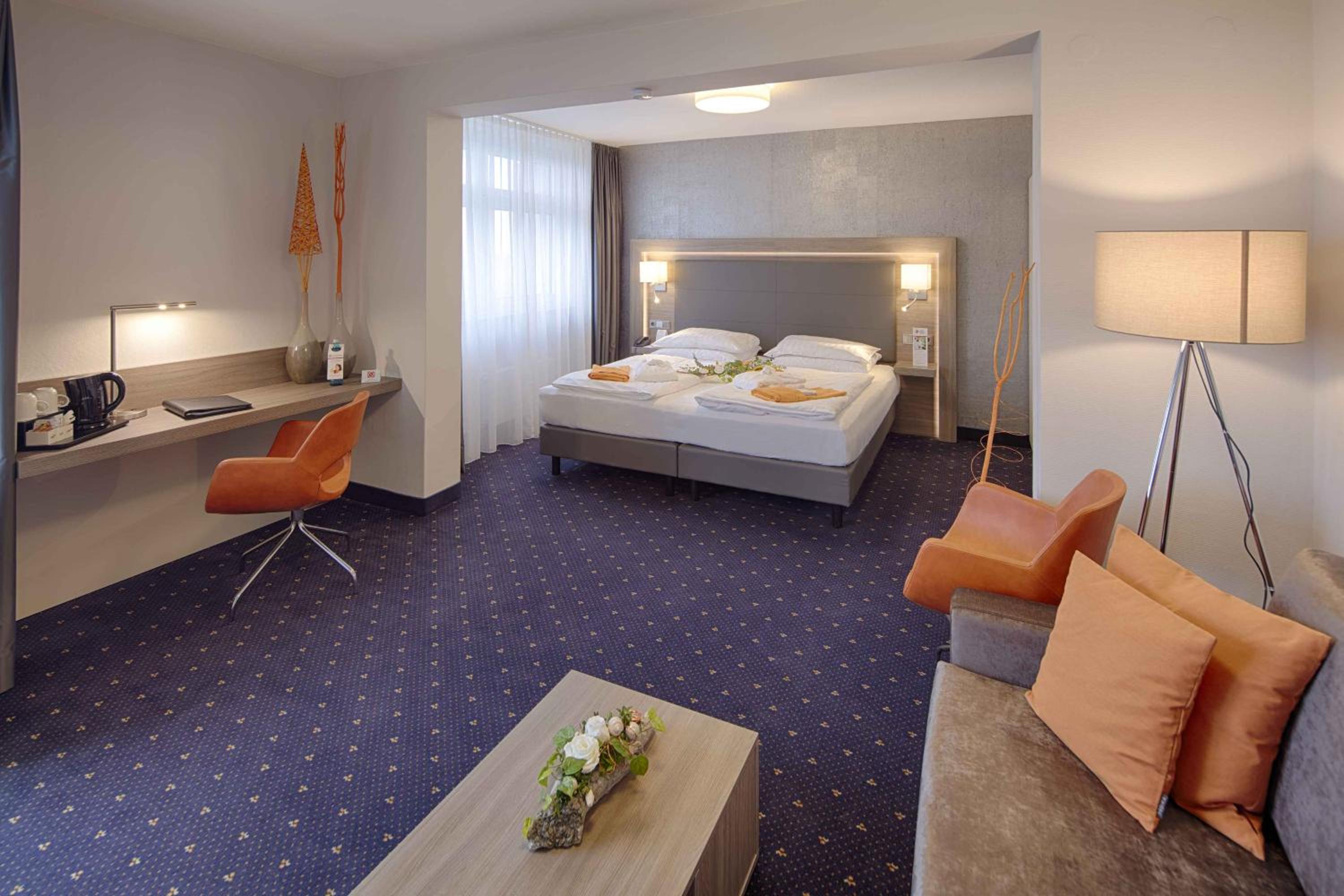 Junior Suite with Double Bed - Photo 7
