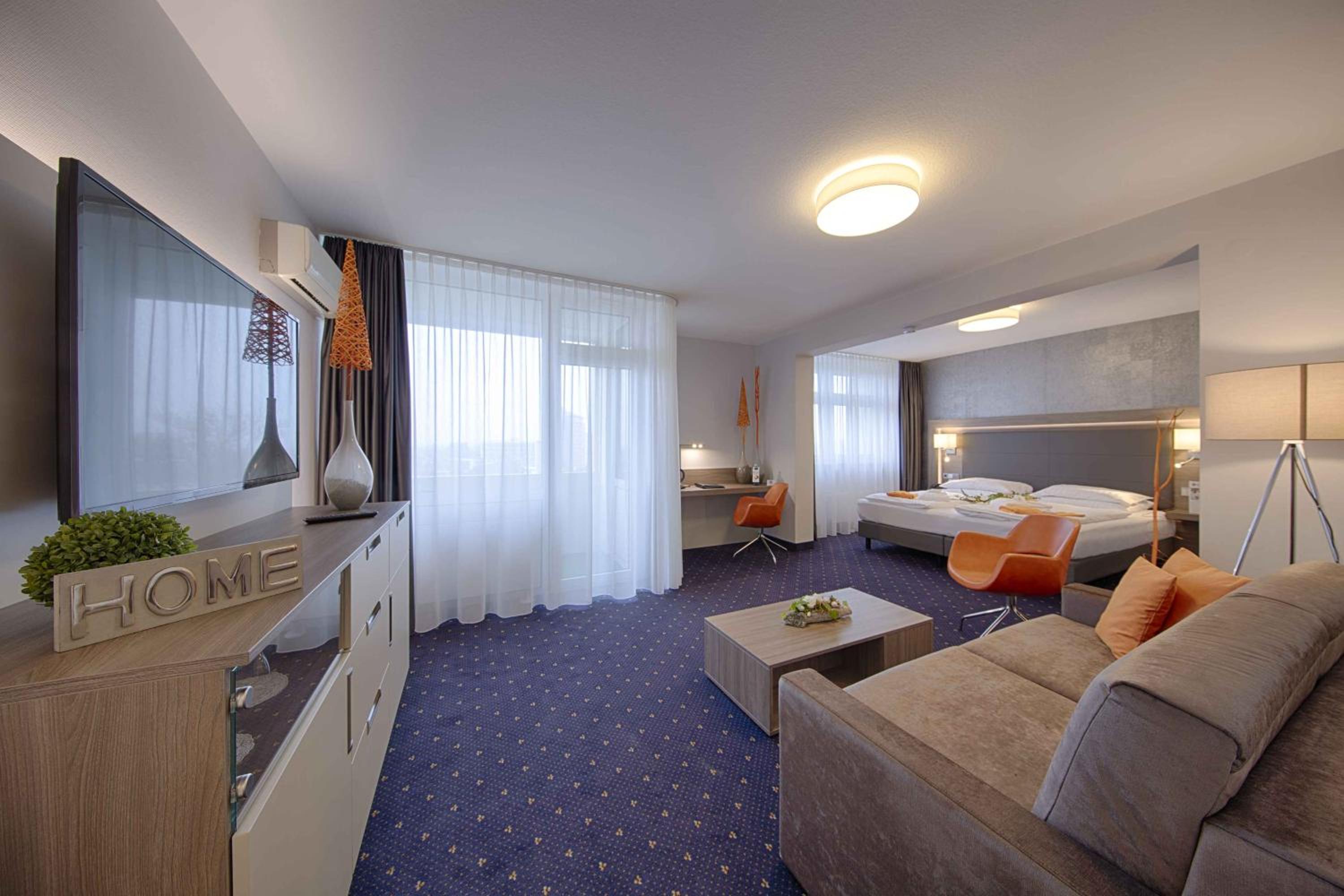 Junior Suite with Double Bed - Photo 6