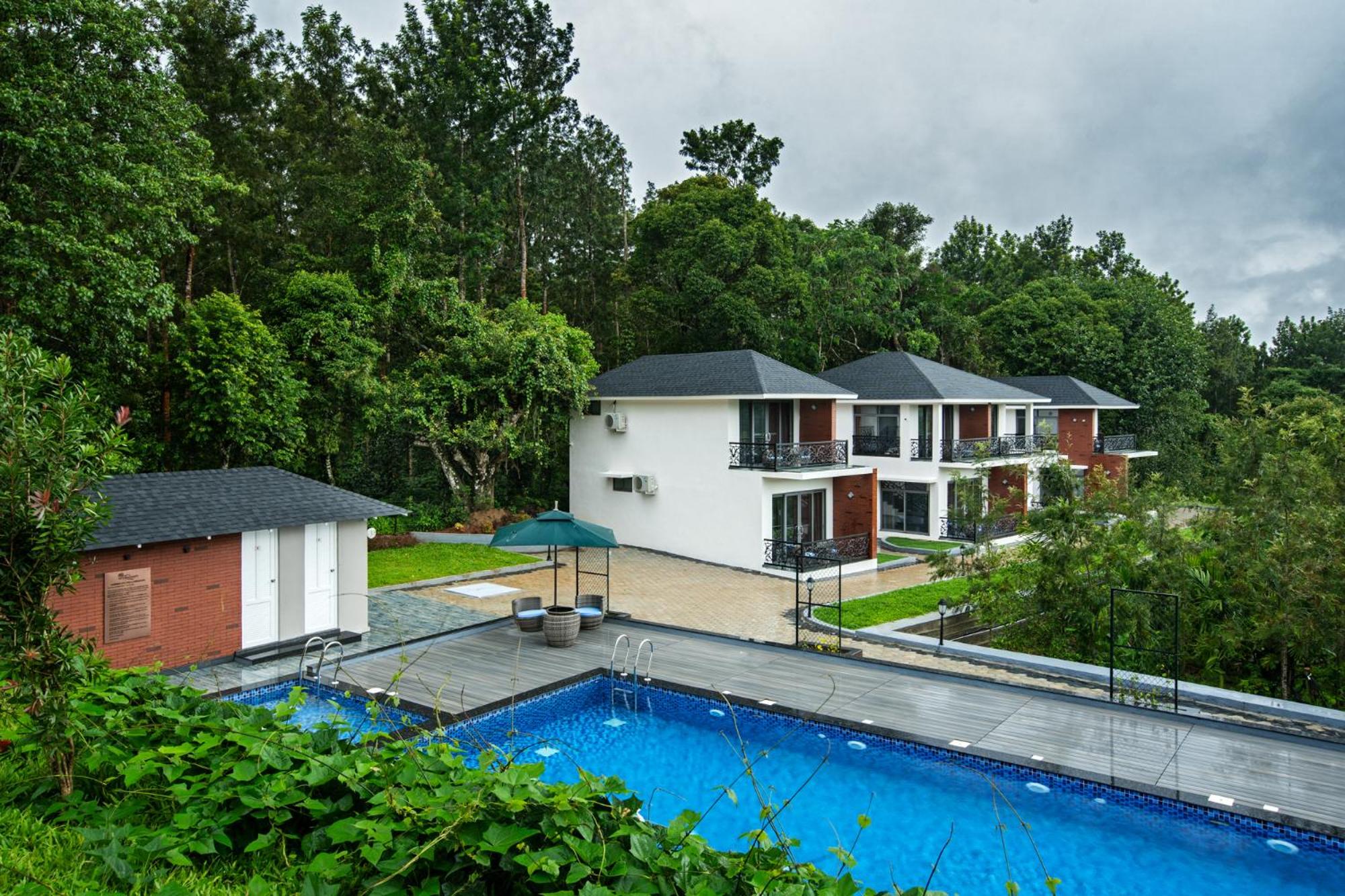 Double Room with Balcony - Photo 9