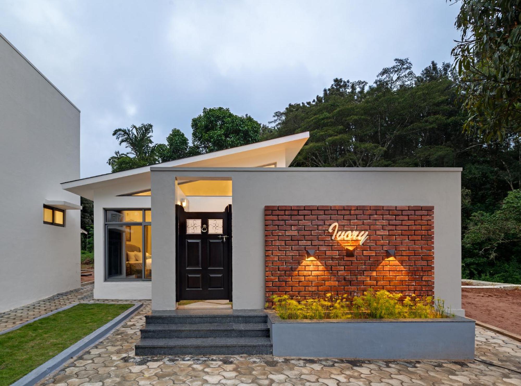 Villa with Private Pool - Photo 3