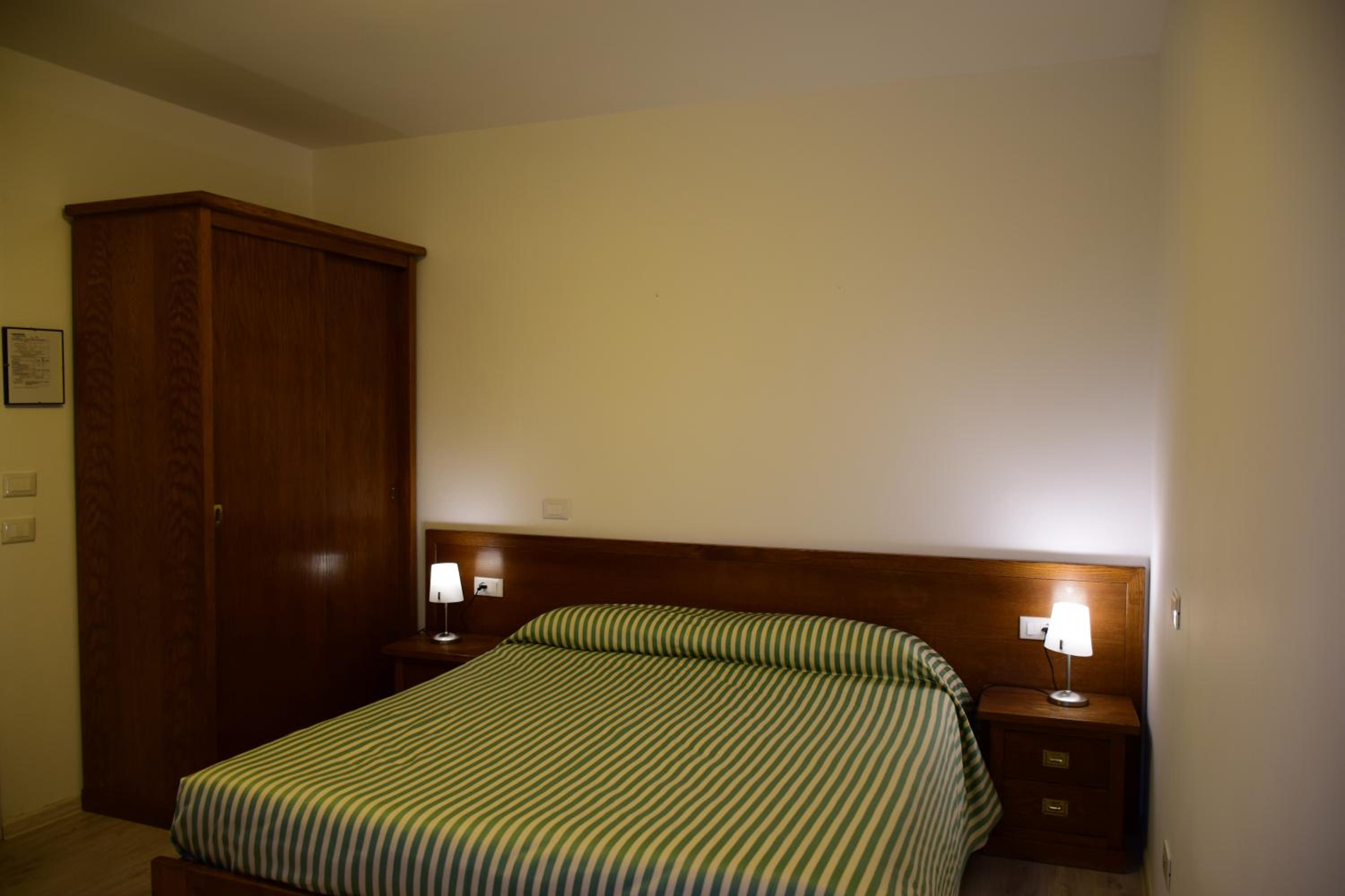 Double or Twin Room - Photo 10