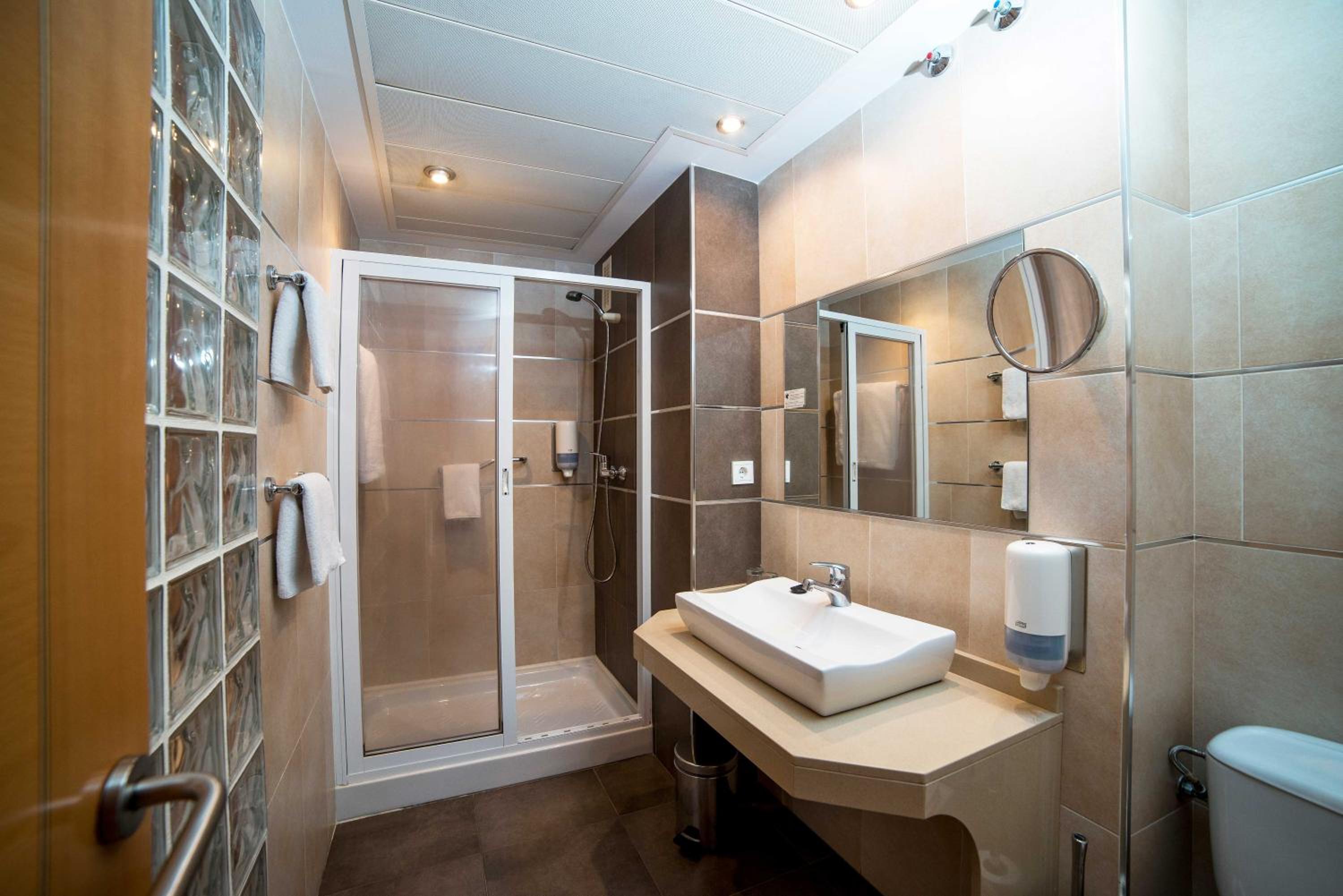 Triple Room - Photo 6