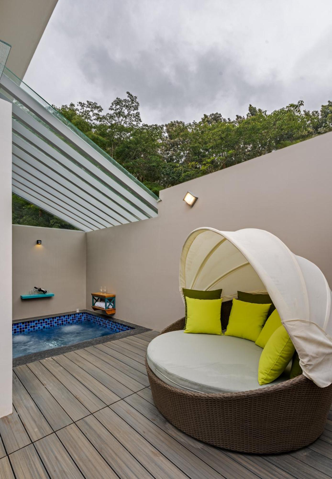 Villa with Private Pool - Photo 8