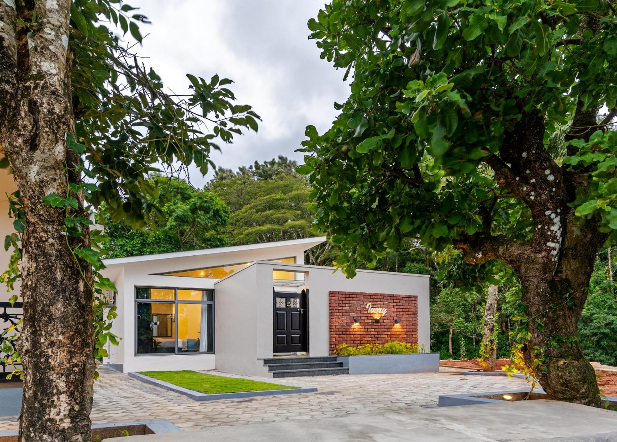 Villa with Private Pool - Photo 5