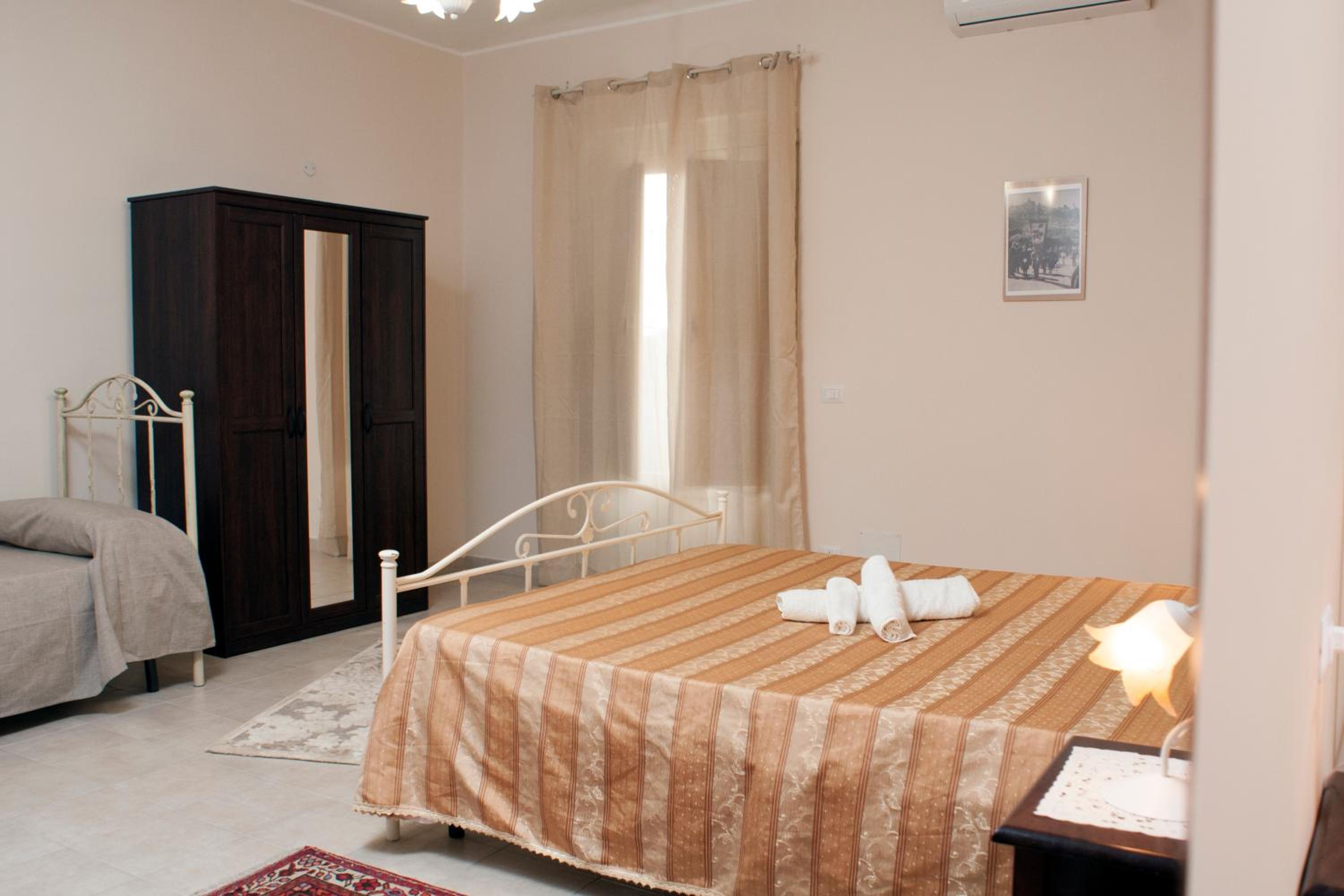 Triple Room with Private Bathroom - Photo 9