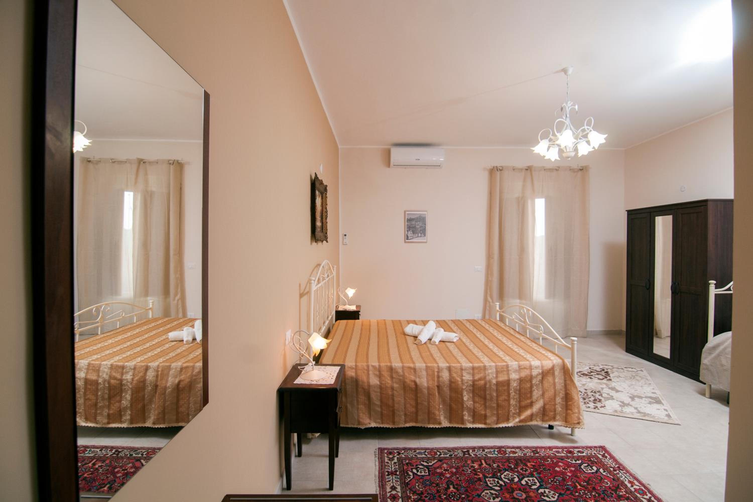 Triple Room with Private Bathroom - Photo 3