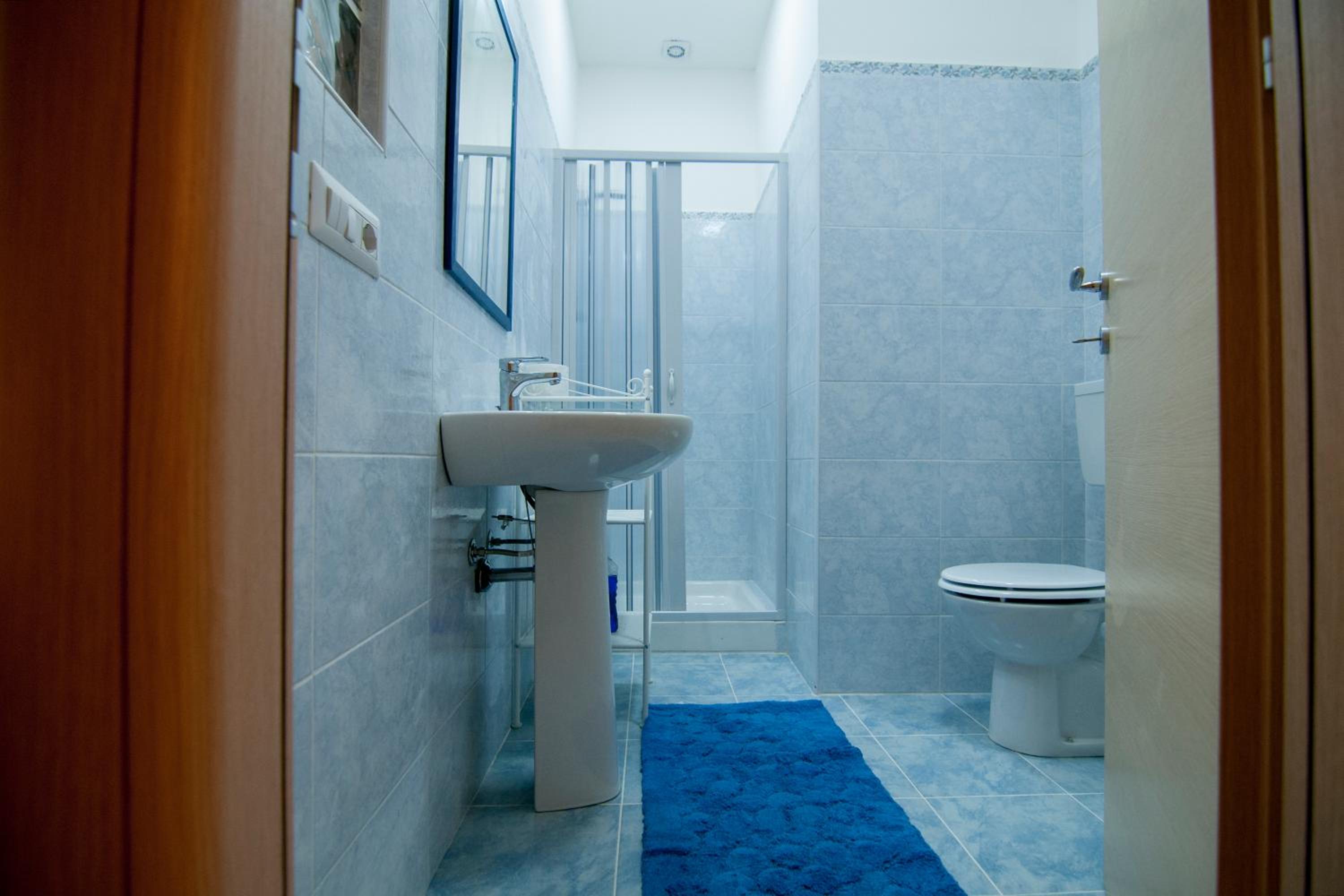 Triple Room with Private Bathroom - Photo 6