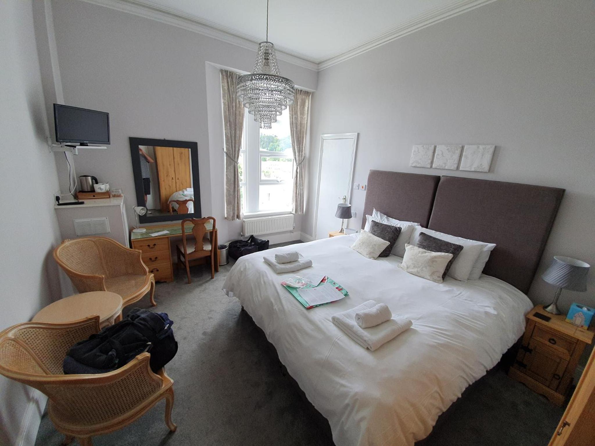 Large Double or Twin Room photo 1
