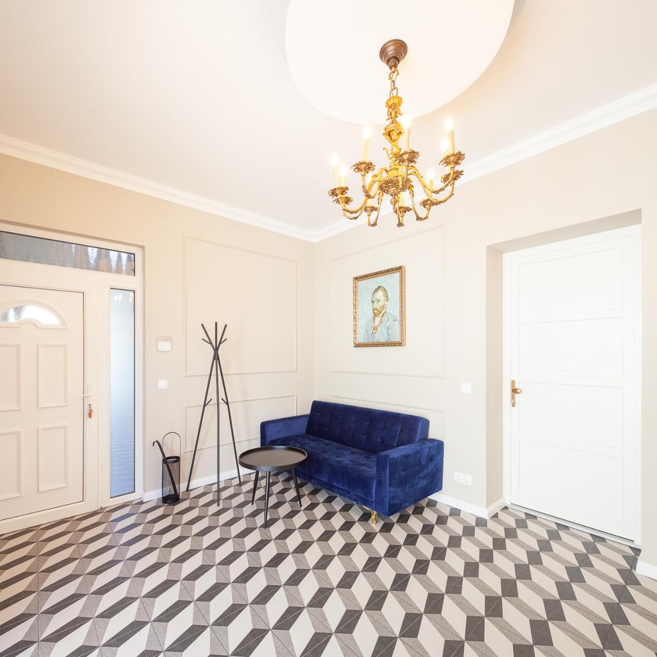 One-Bedroom Apartment - Photo 1