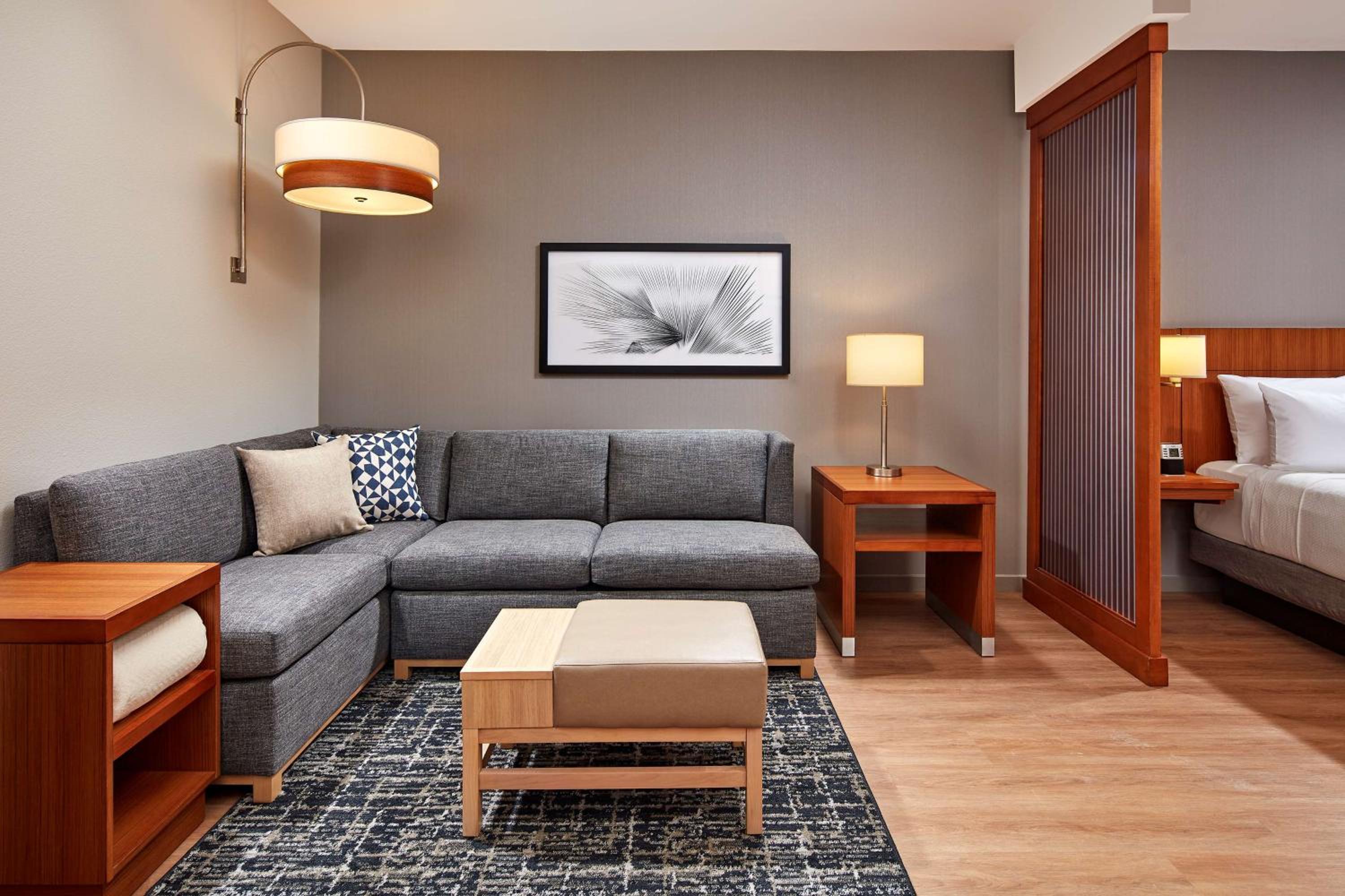 King Room with Sofa Bed - High Floor photo 1