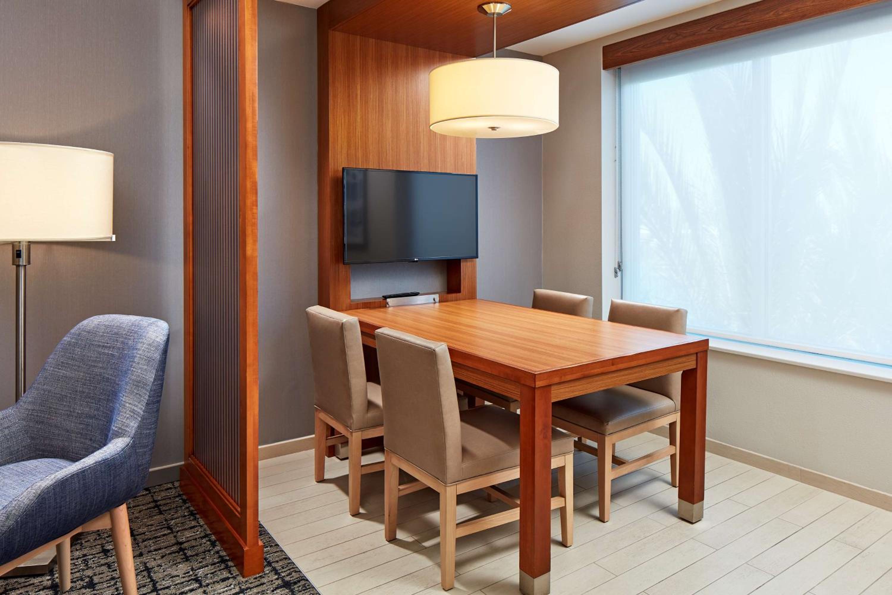One-Bedroom King Suite with Roll-In Shower - Disability Access photo 2