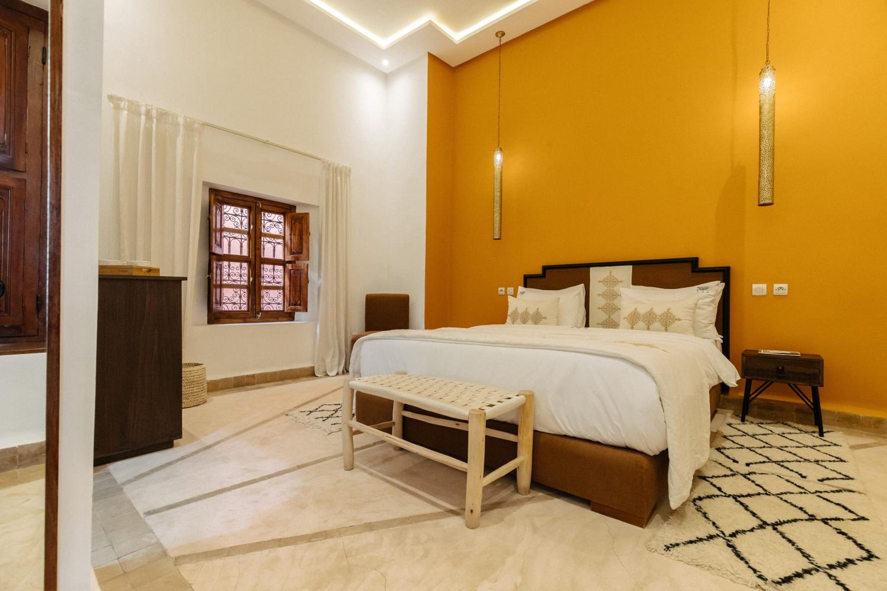 Deluxe Double Room - Photo 12