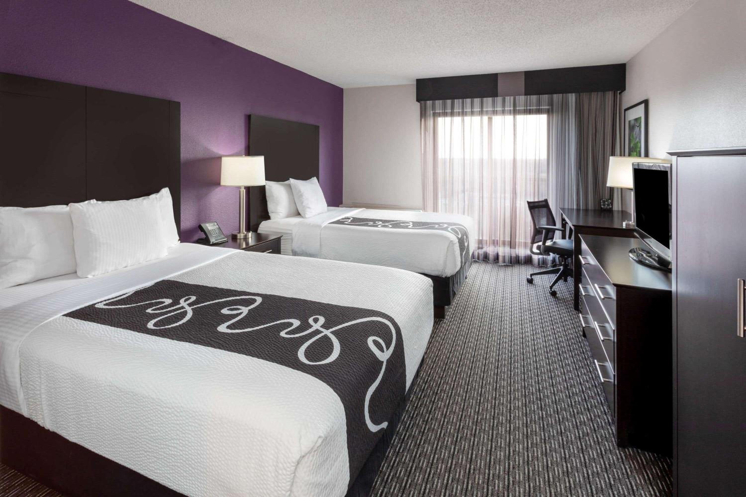 Deluxe Double Room with Two Double Beds - Photo 1