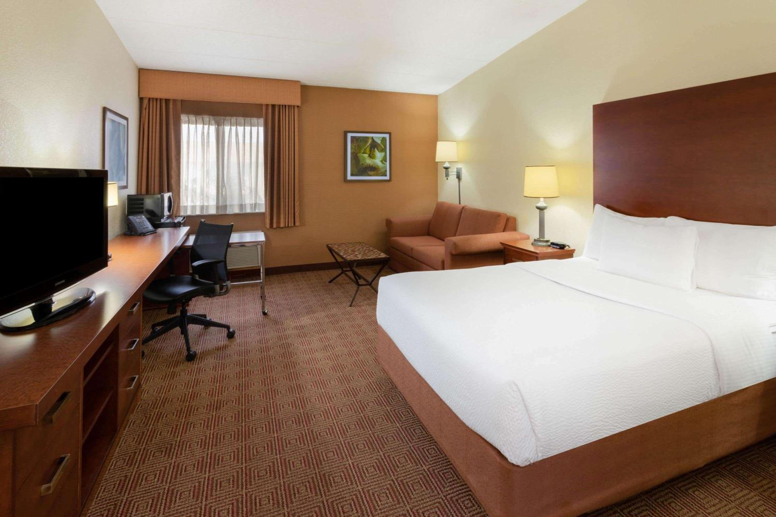 Deluxe King Room - Photo 1