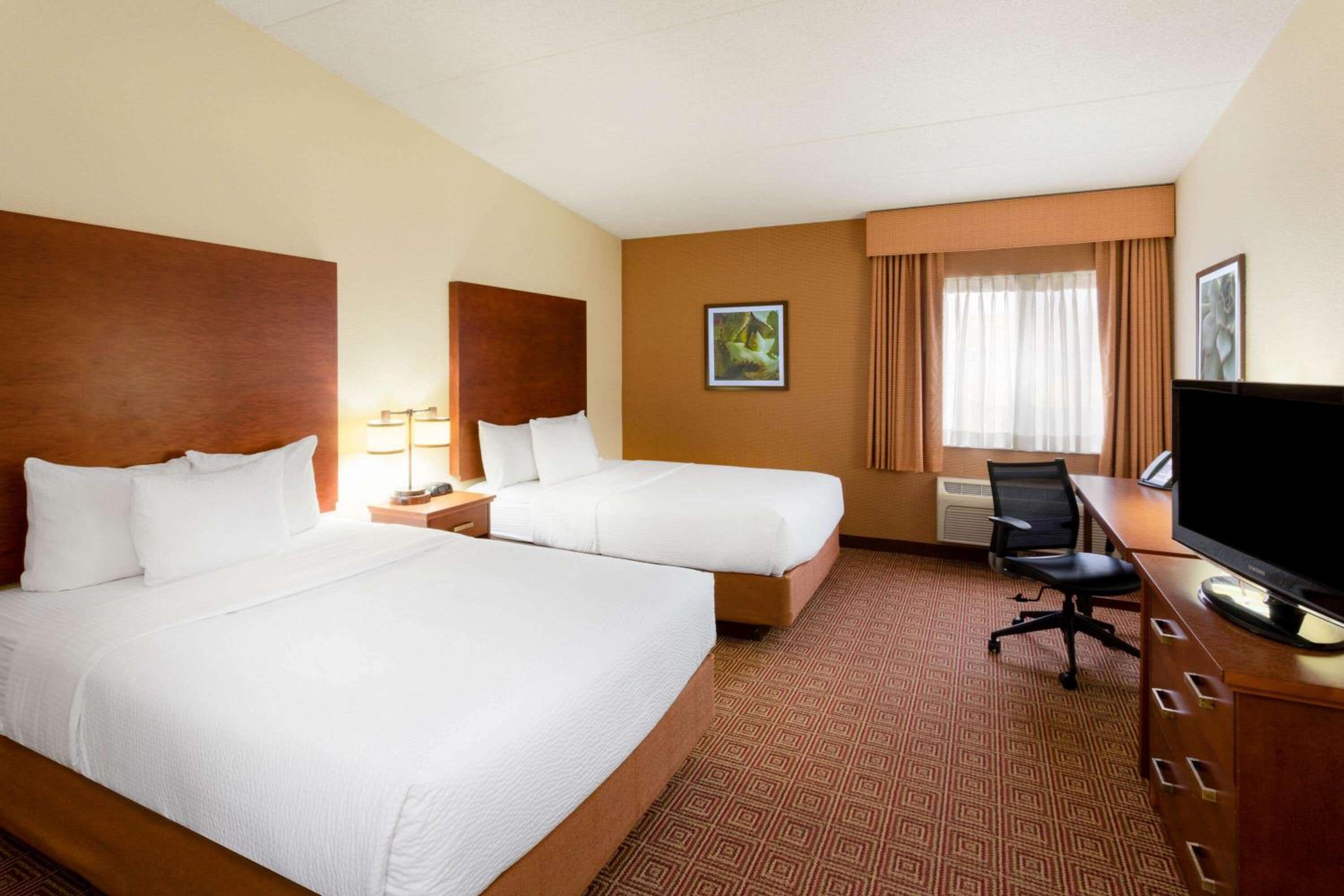 Deluxe Double Room with Two Double Beds - Photo 3