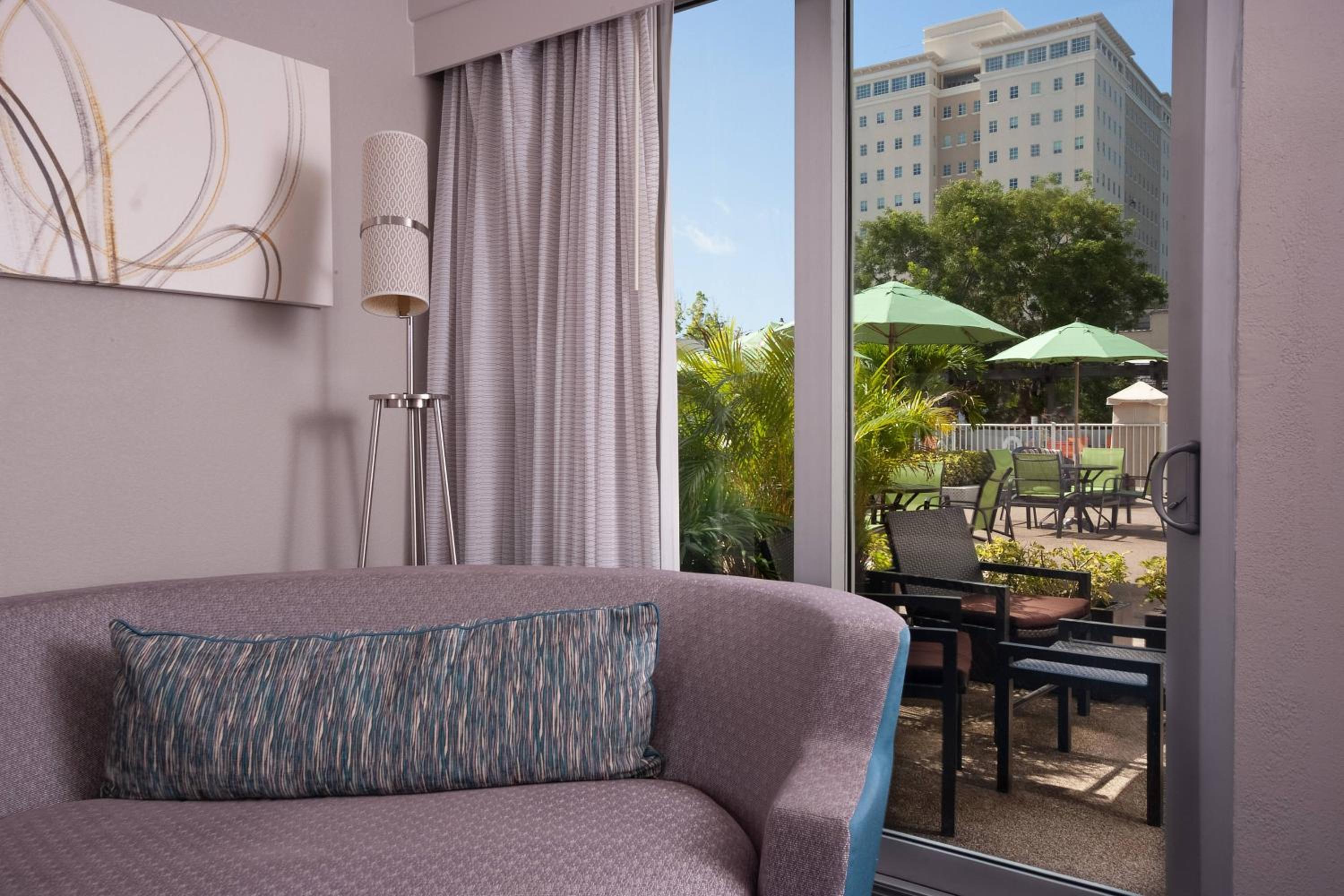 Queen Room with Two Queen Beds and Poolside Access photo 3