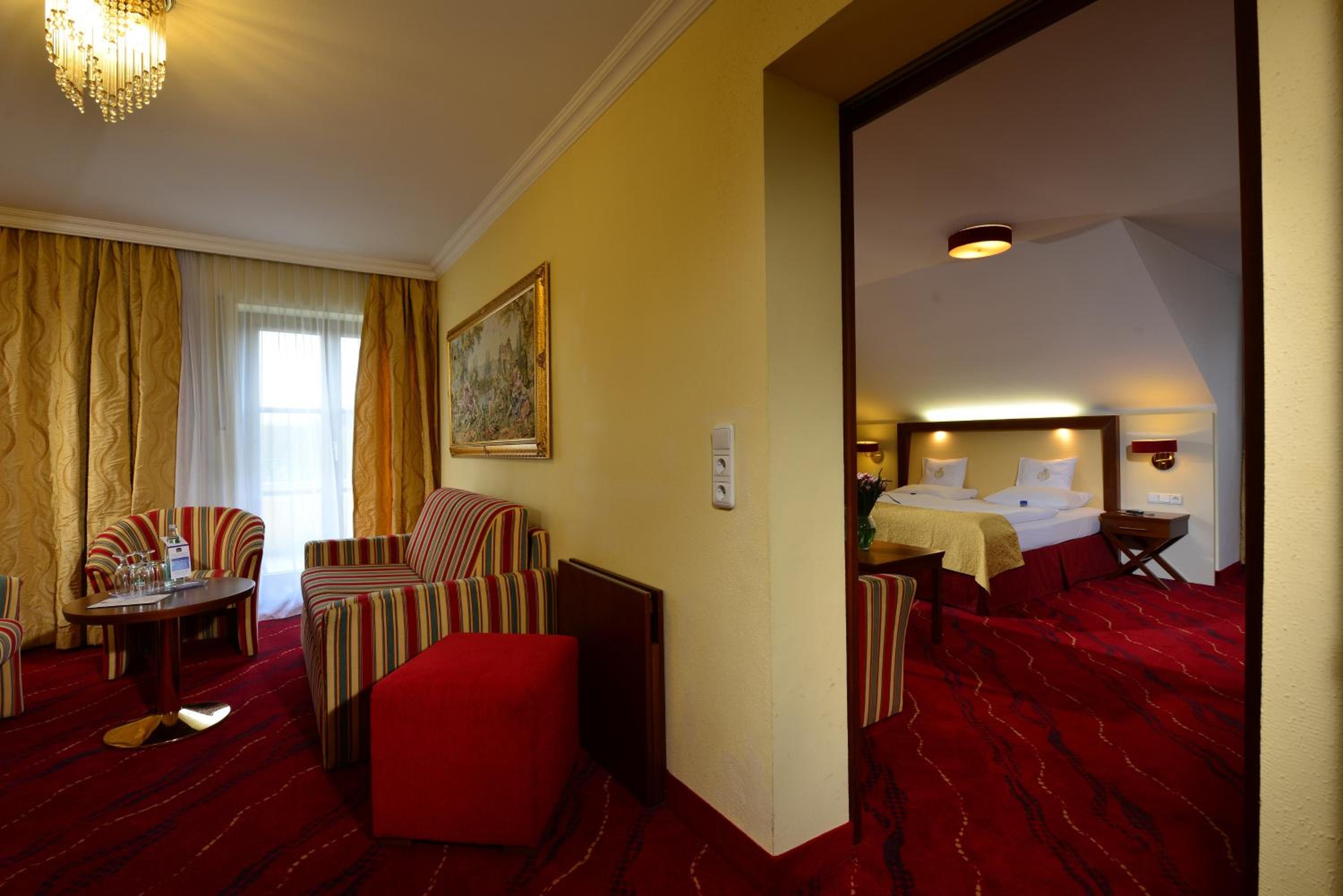 One-Bedroom King Suite with Sofa Bed - Photo 4