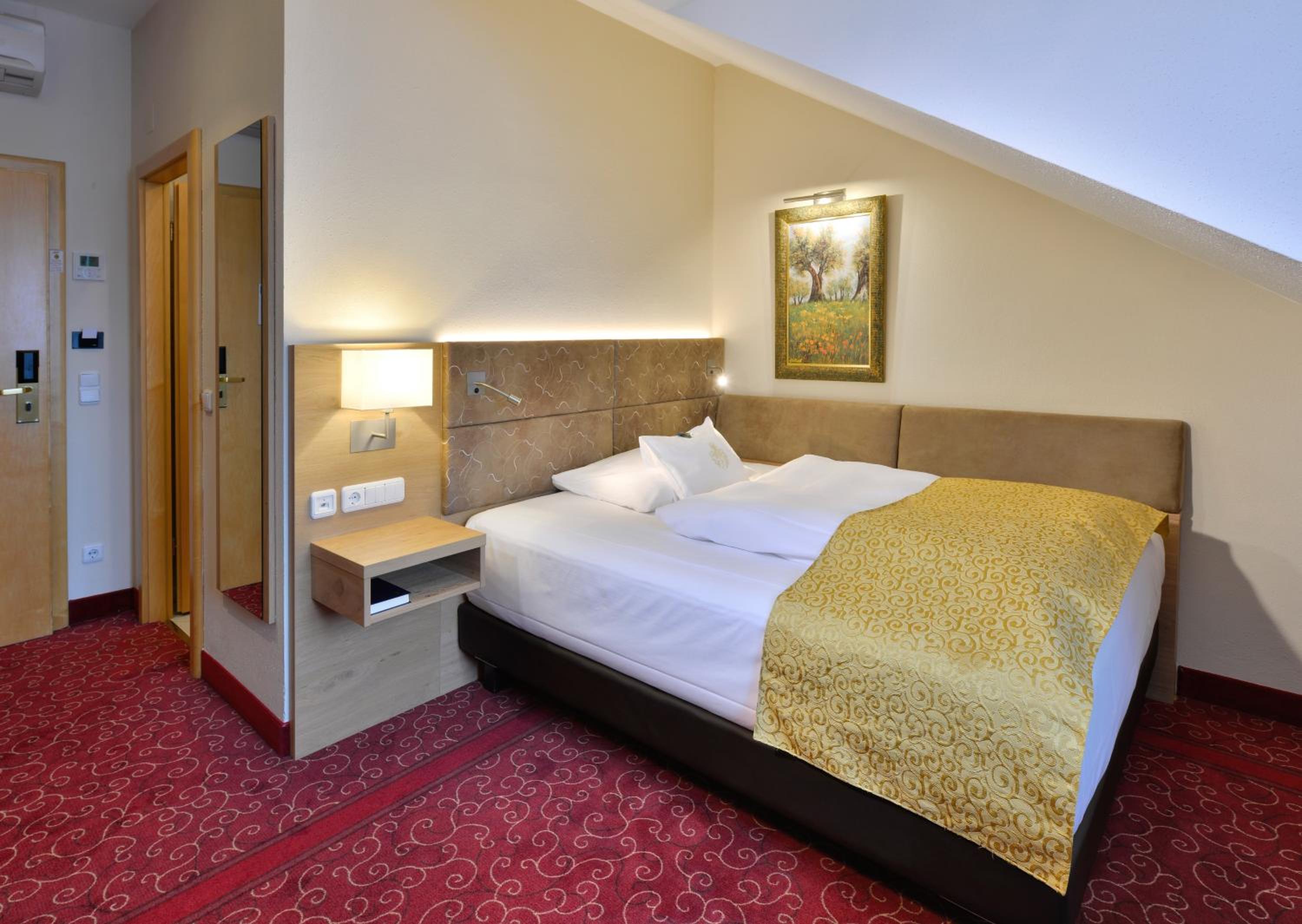 Queen Room - Photo 1