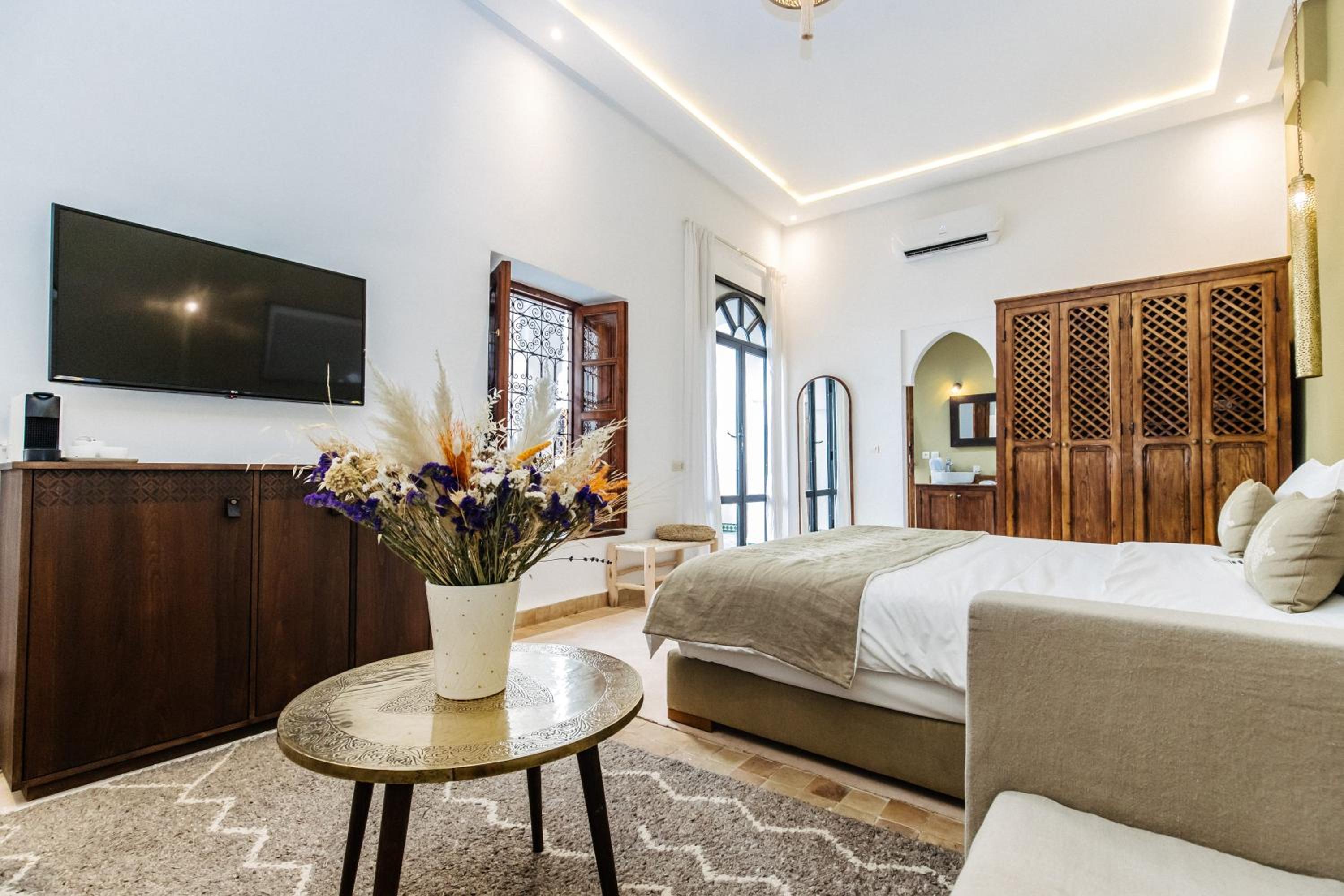 Deluxe Suite - Photo 1
