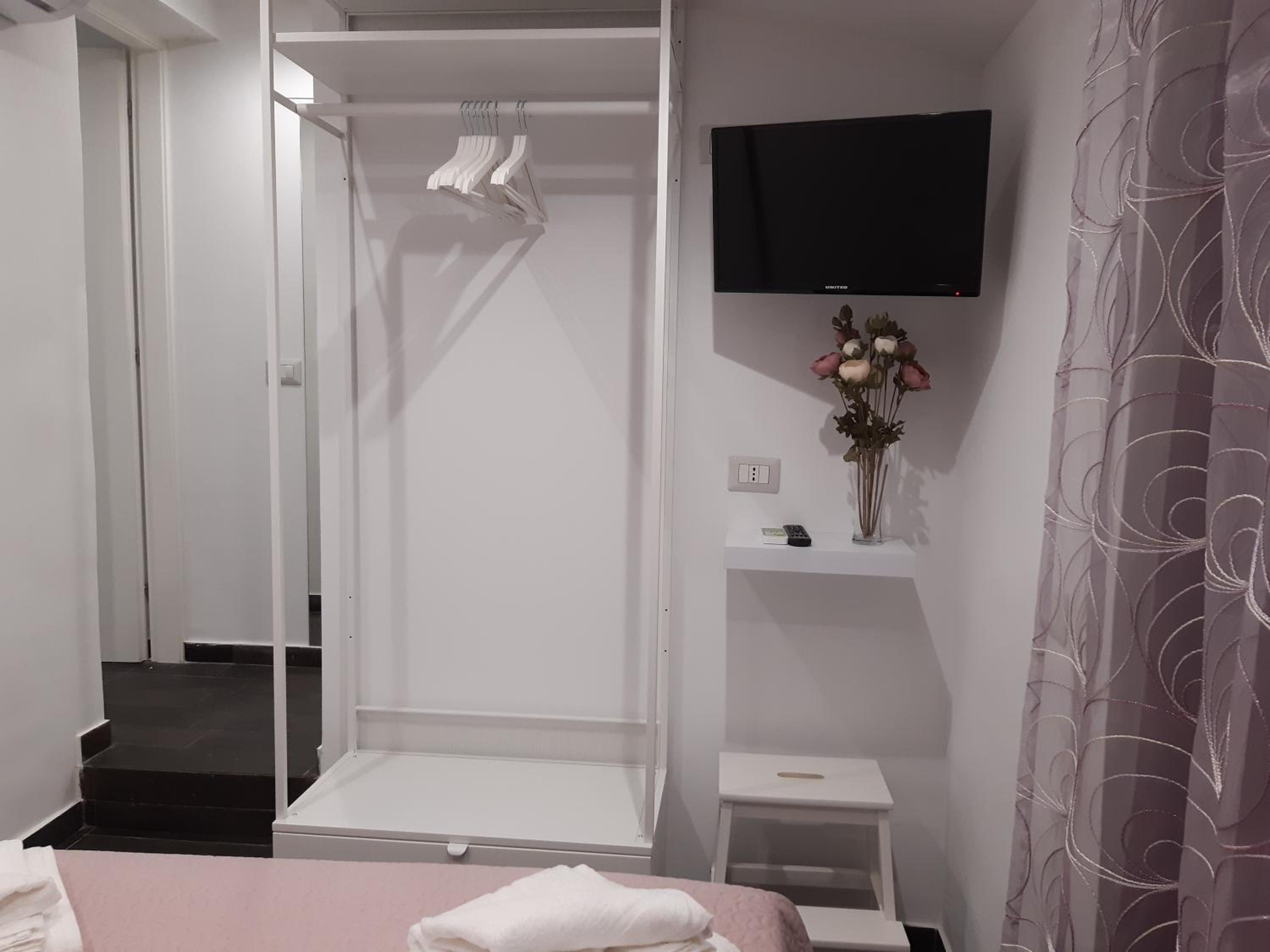 Two-Bedroom Apartment - Photo 15