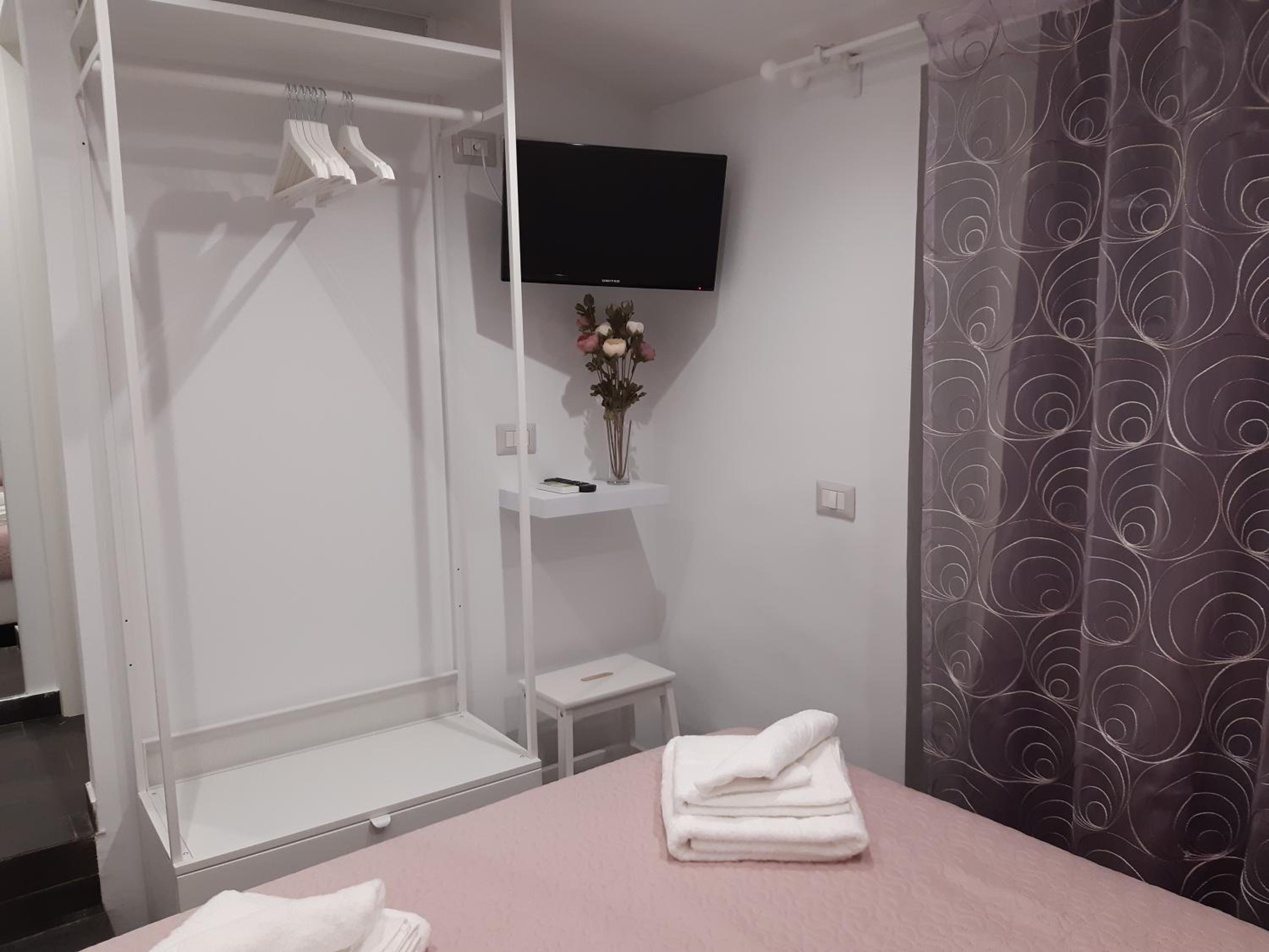 Two-Bedroom Apartment - Photo 16