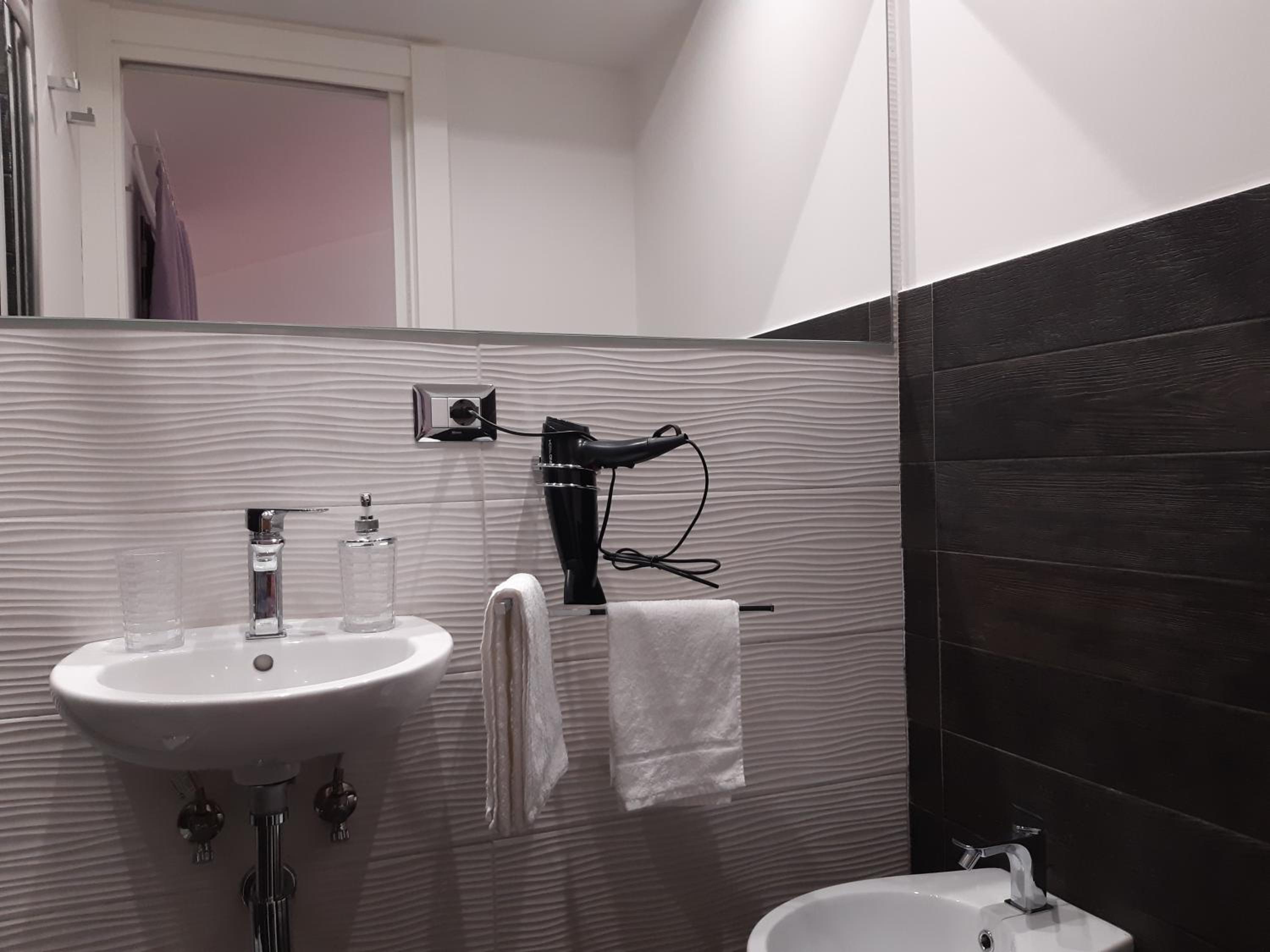 Two-Bedroom Apartment - Photo 7