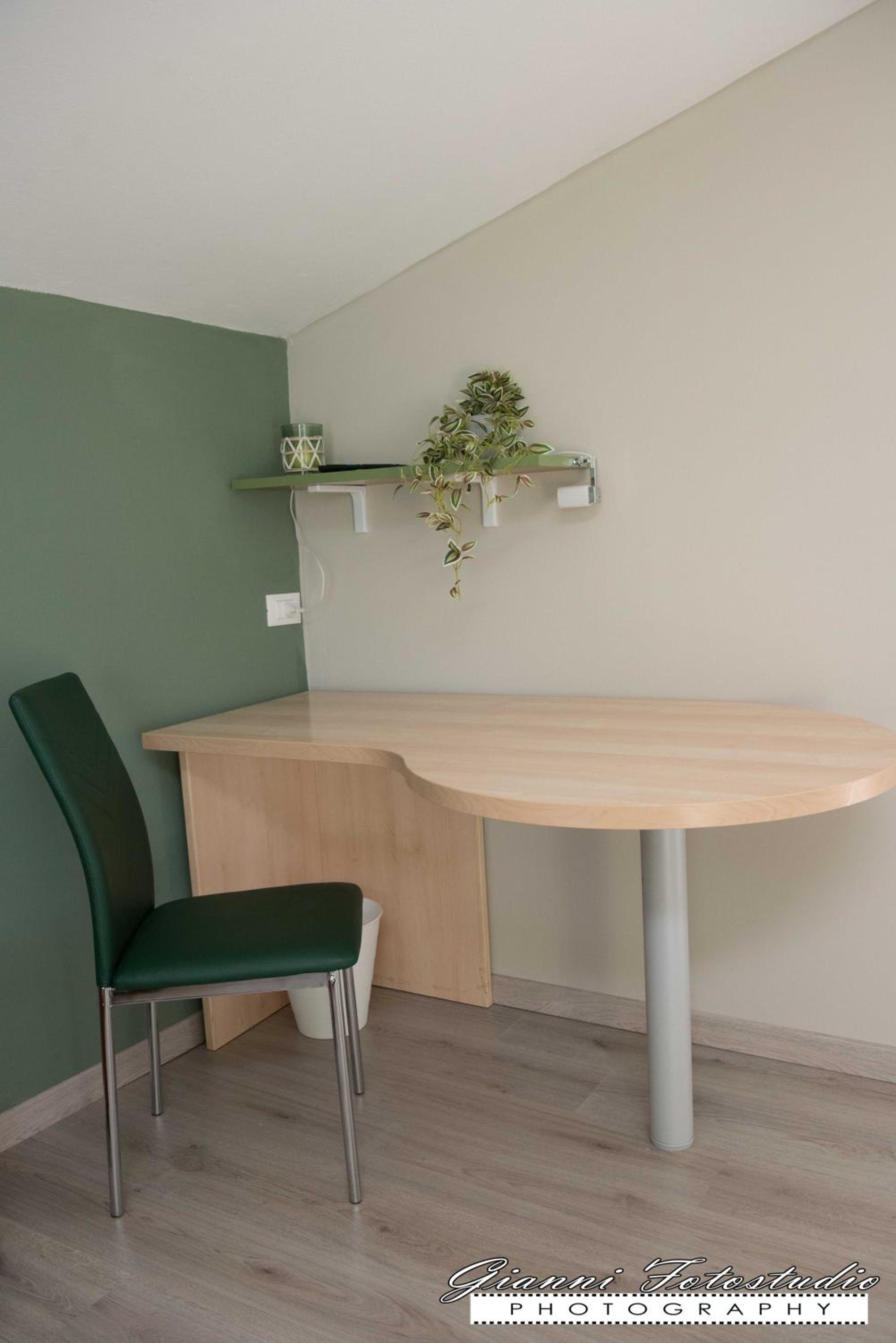 Family Room with Garden View - Photo 2
