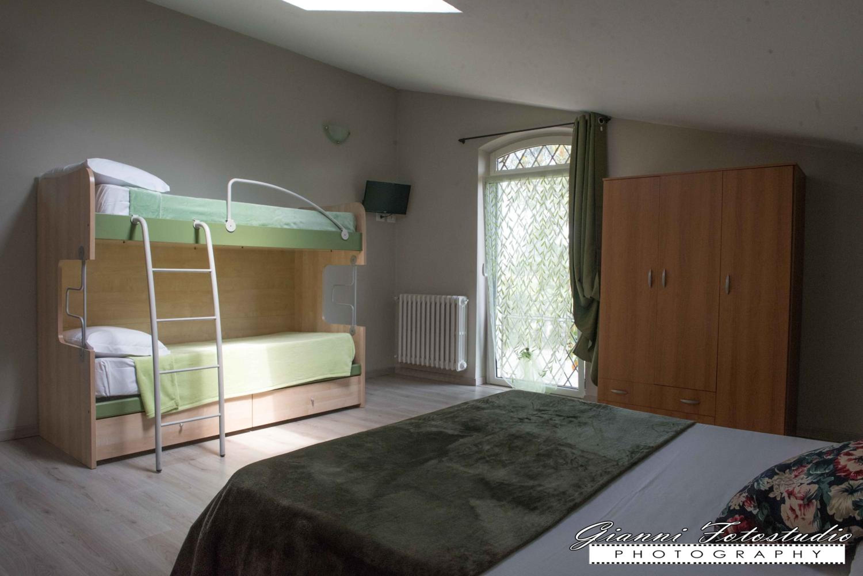Family Room with Garden View - Photo 9