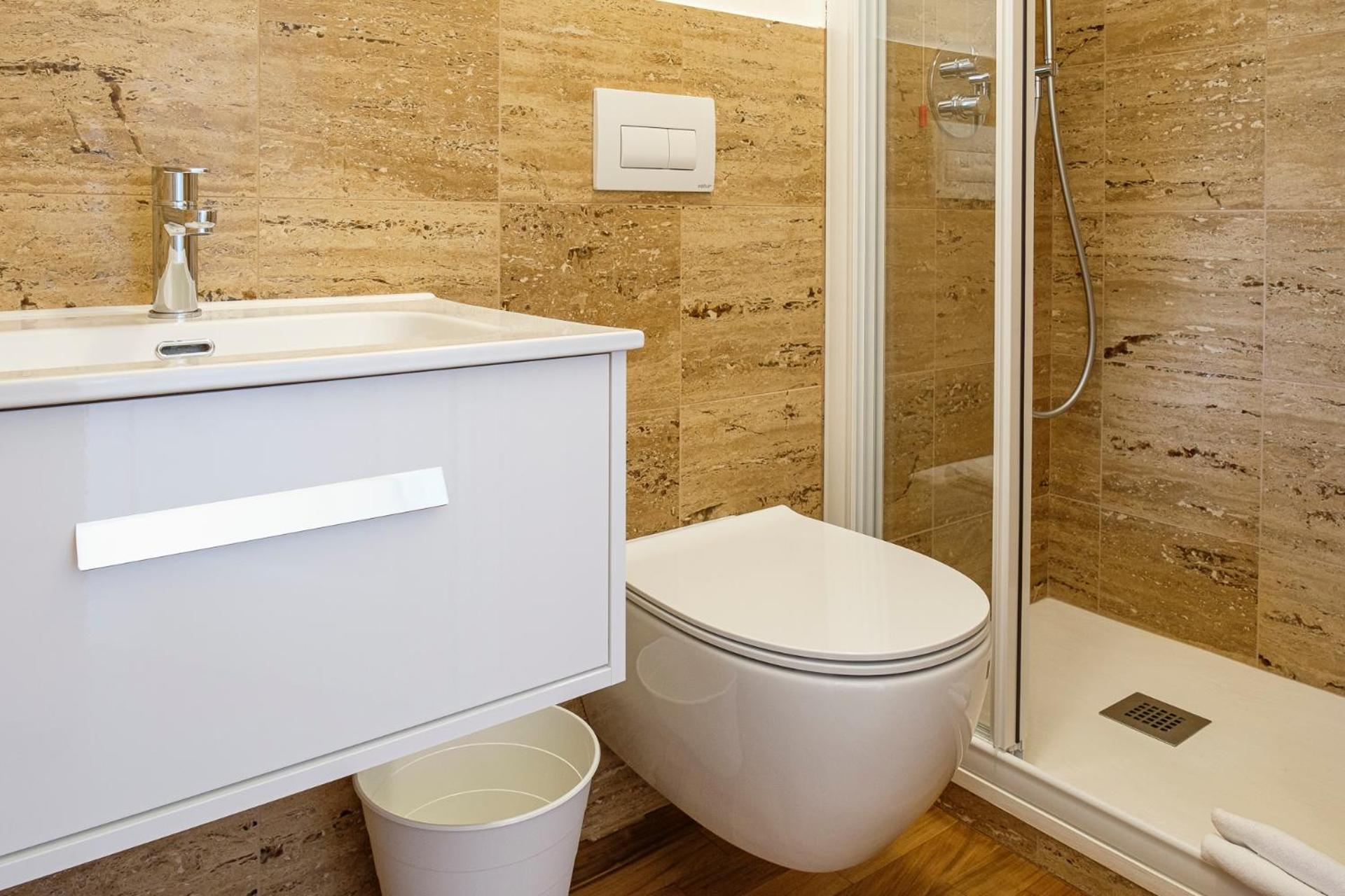 Twin Room with Private Bathroom - Photo 3