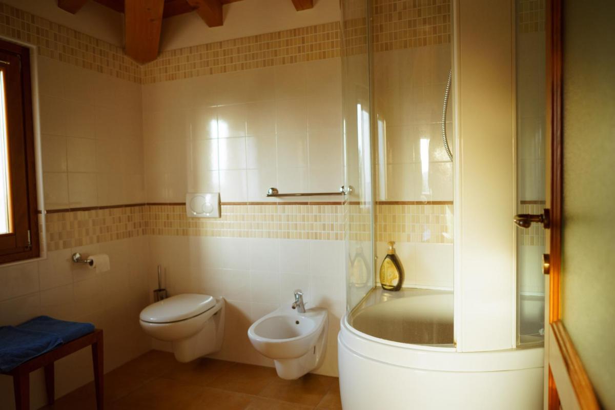 Deluxe Suite with Spa Bath photo 3