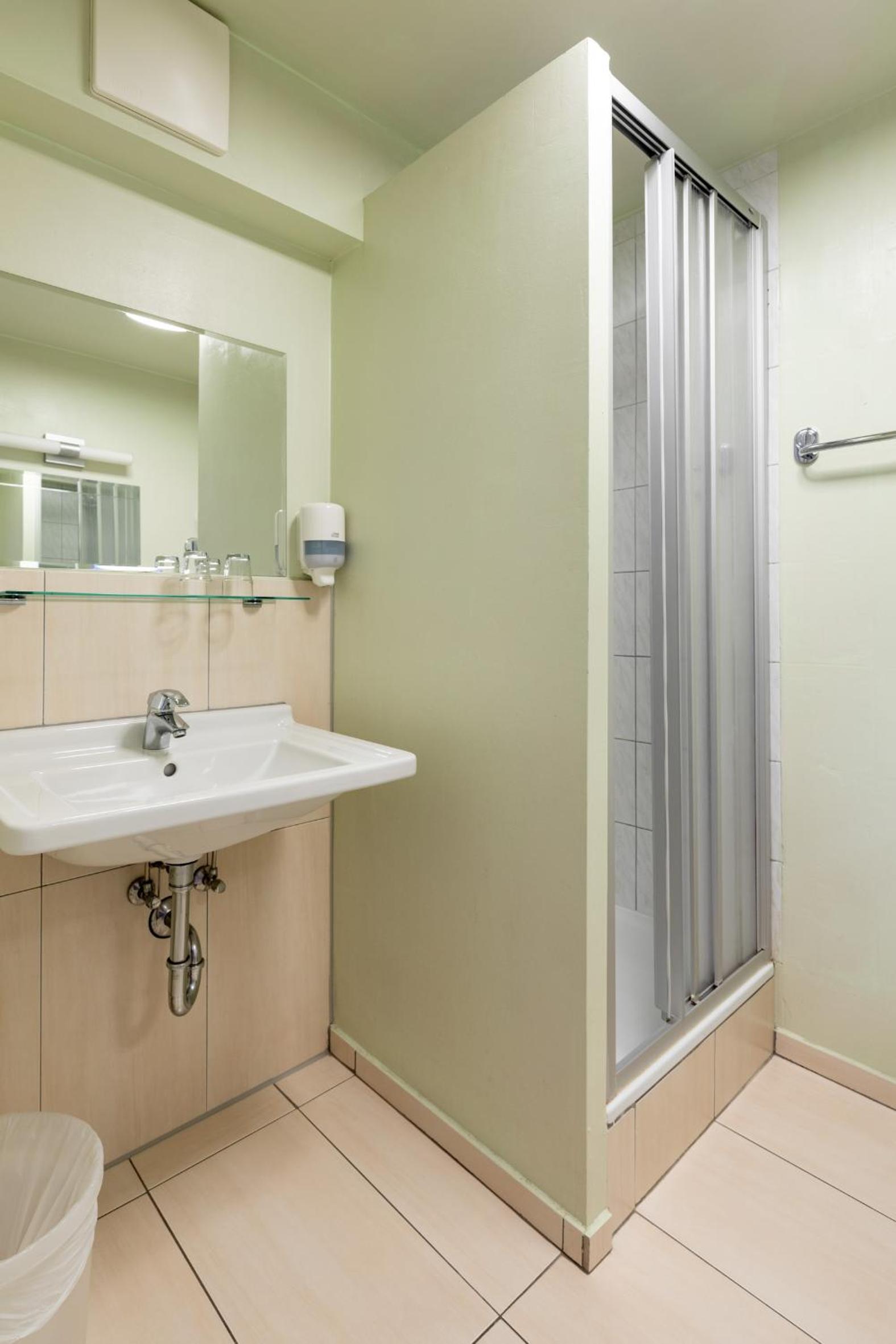 Standard Double Room - Photo 2