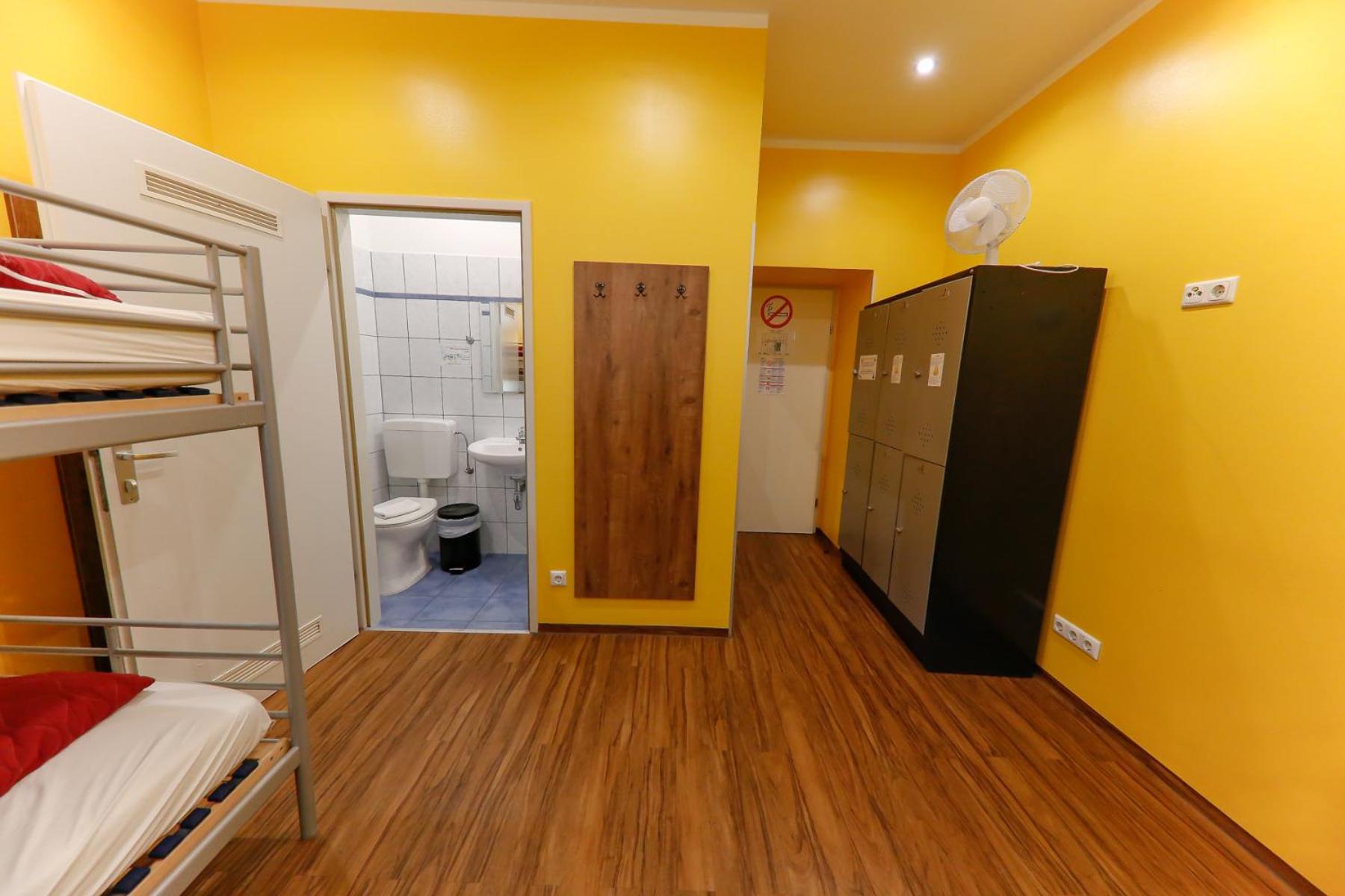 Bed in 6-Bed Mixed Dormitory Room