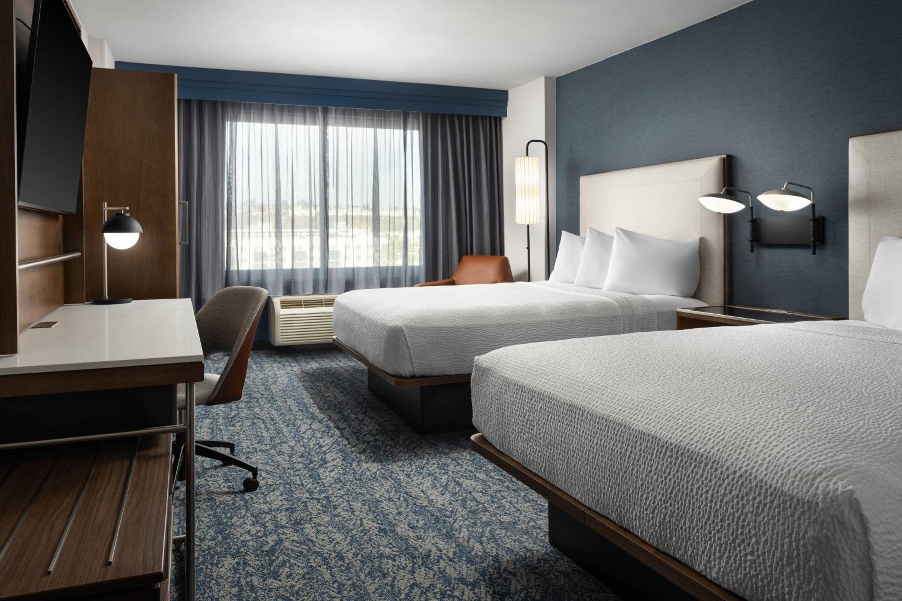 Queen Room with Two Queen Beds and Roll-In Shower - Mobility Access