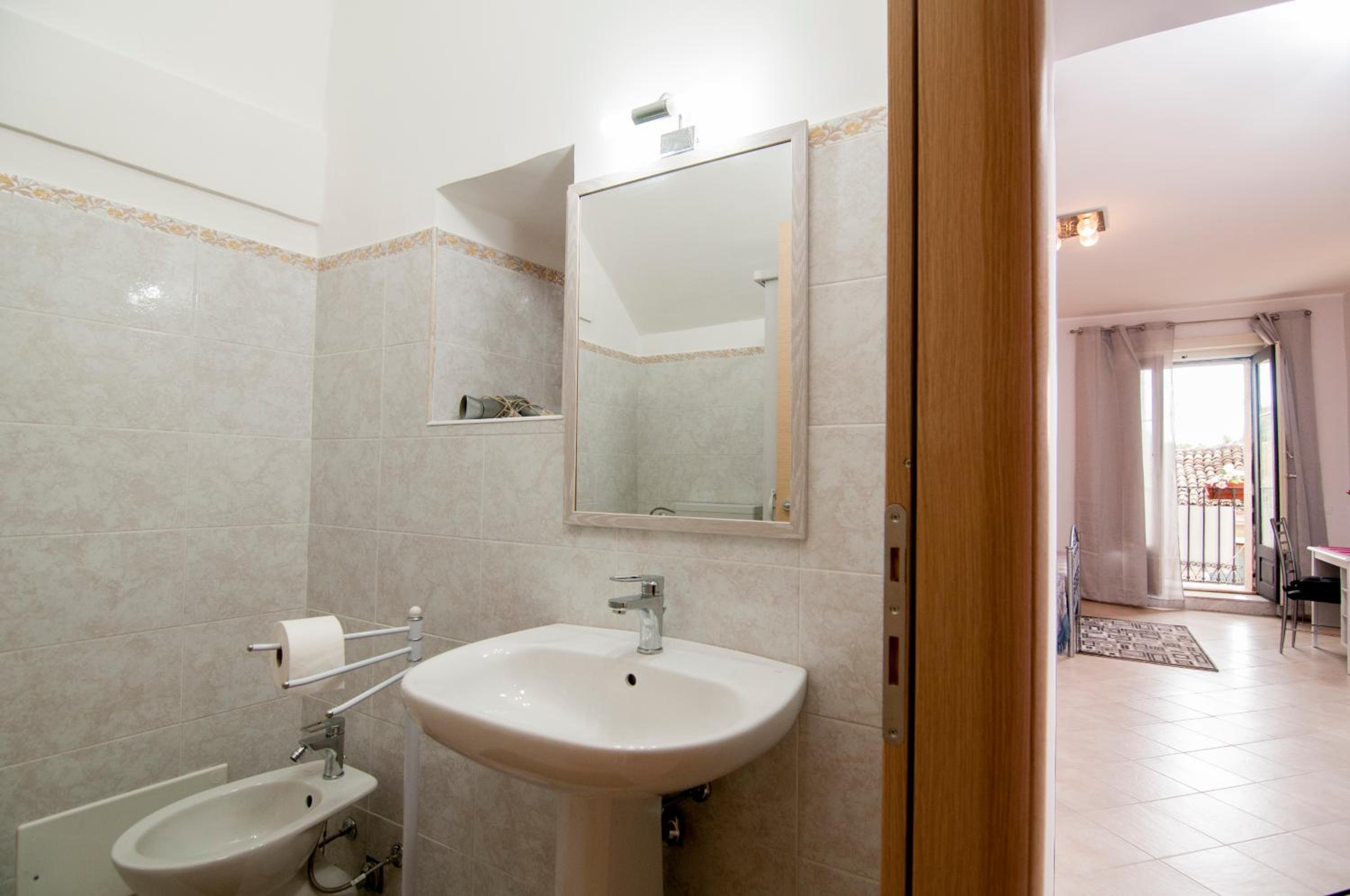 Quadruple Room - Photo 15
