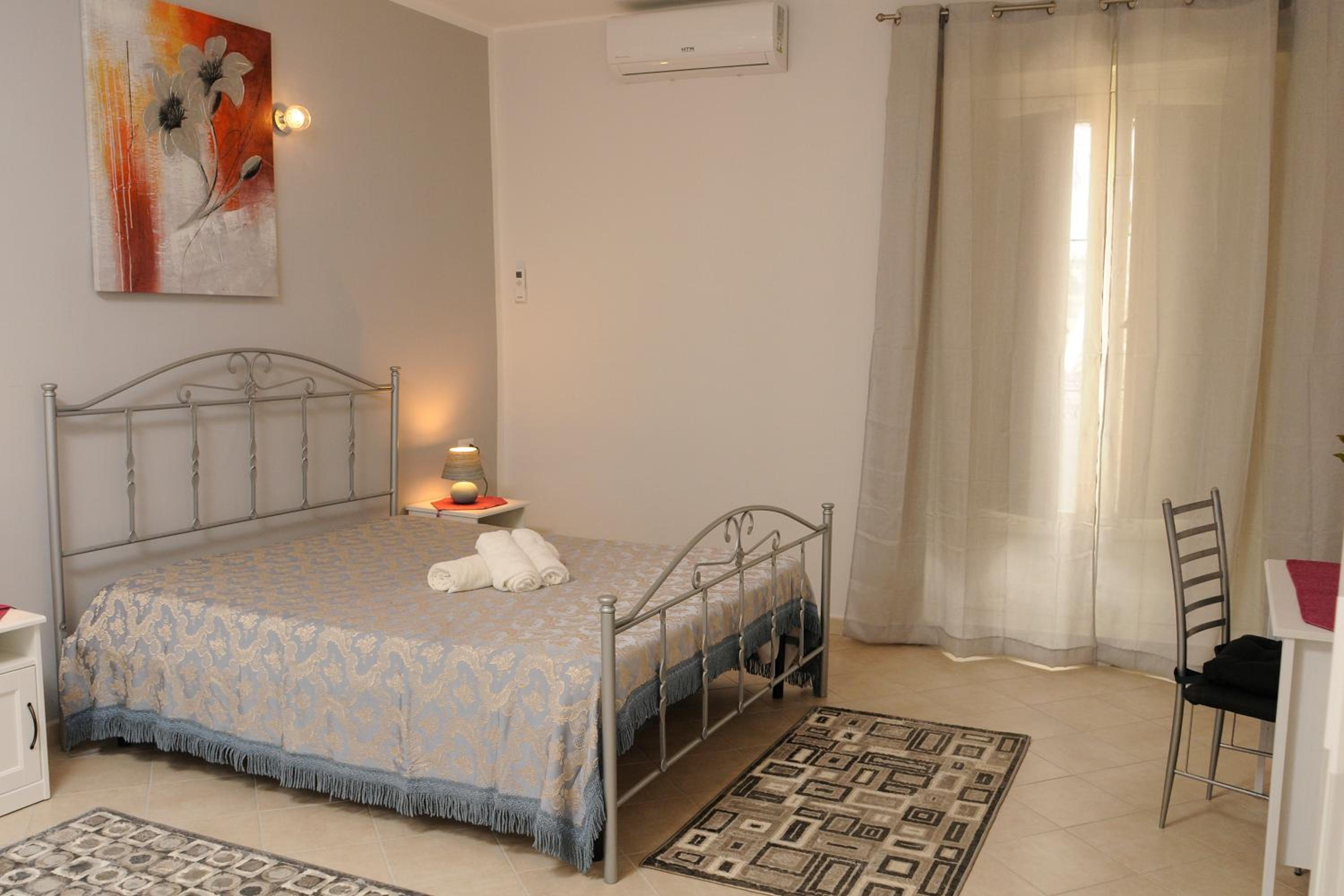 Quadruple Room - Photo 11
