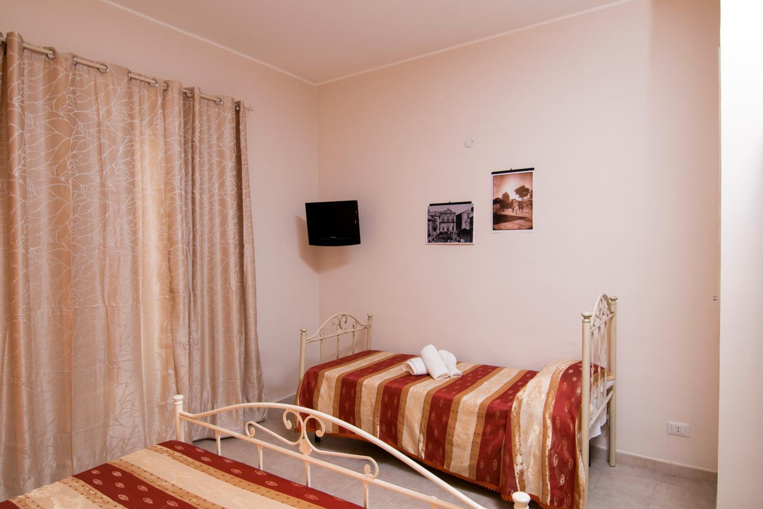 Double Room - Photo 4