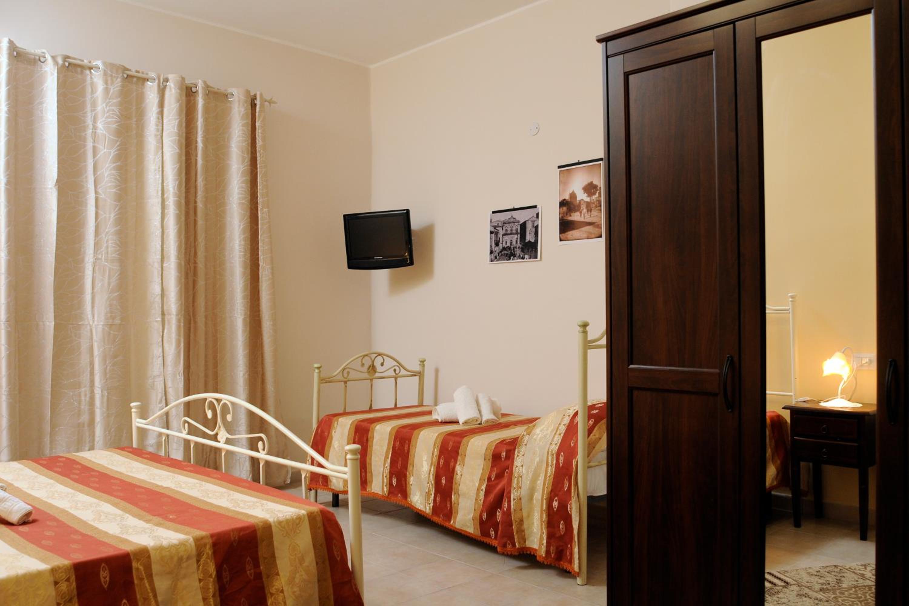 Double Room - Photo 6