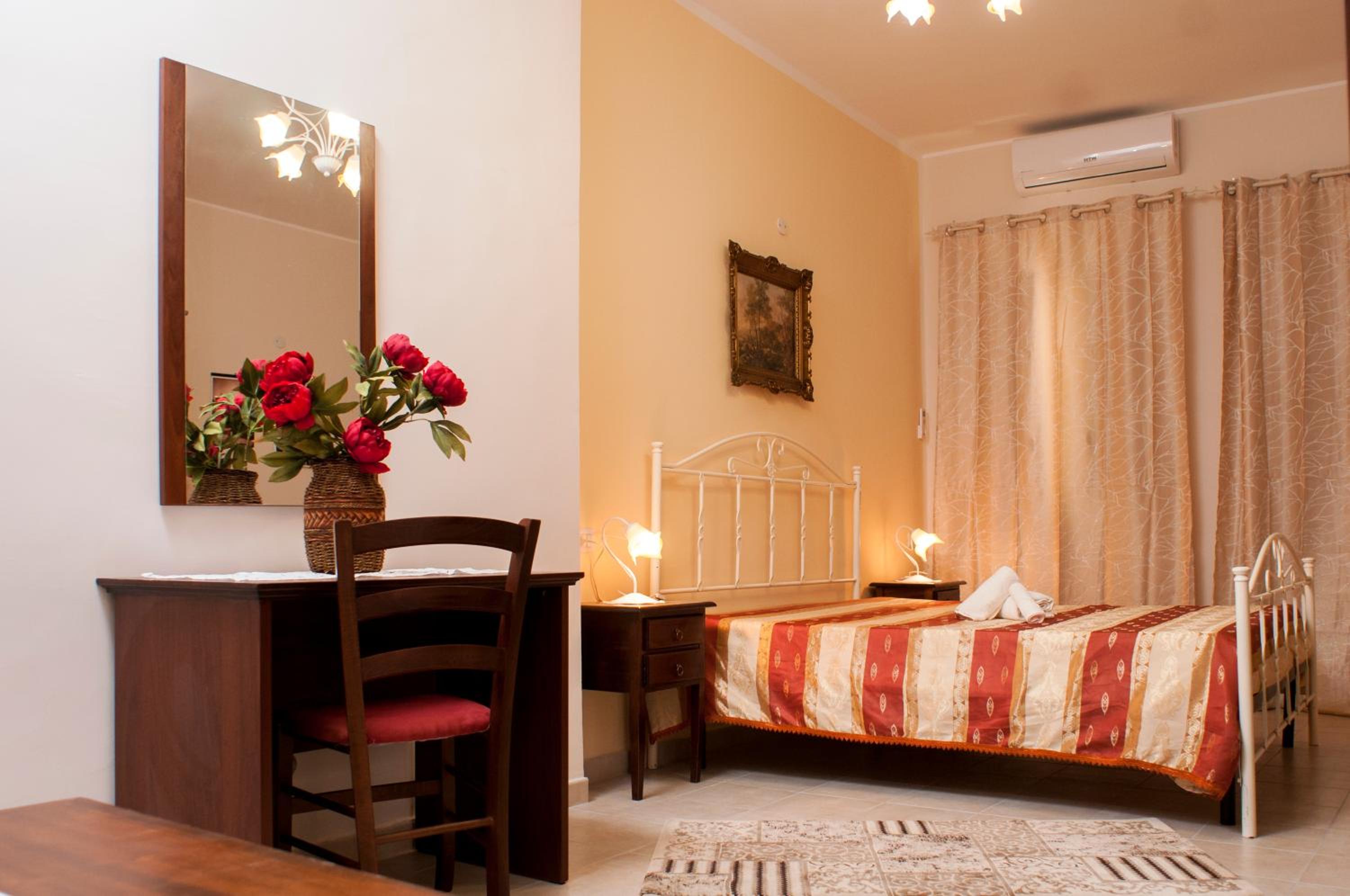 Double Room - Photo 7