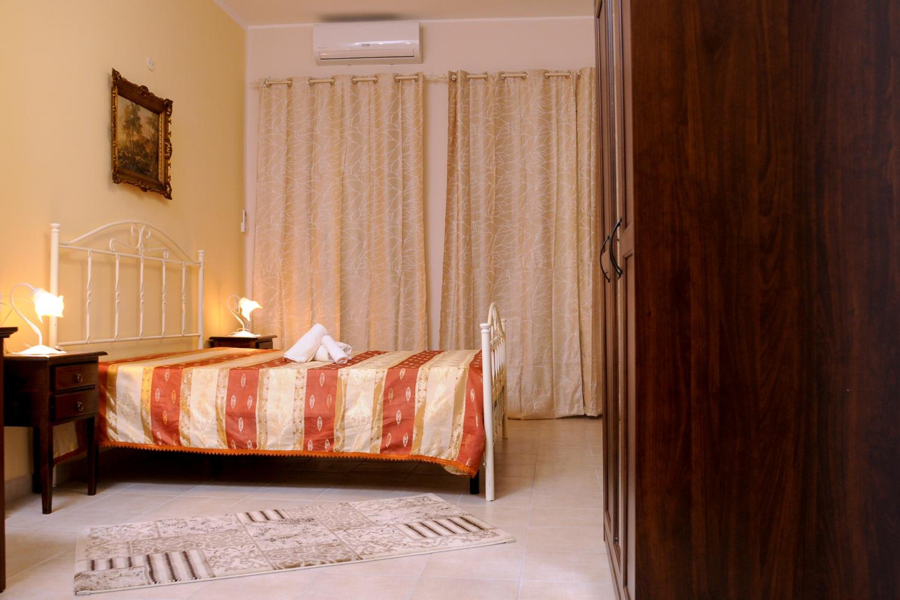 Double Room - Photo 9
