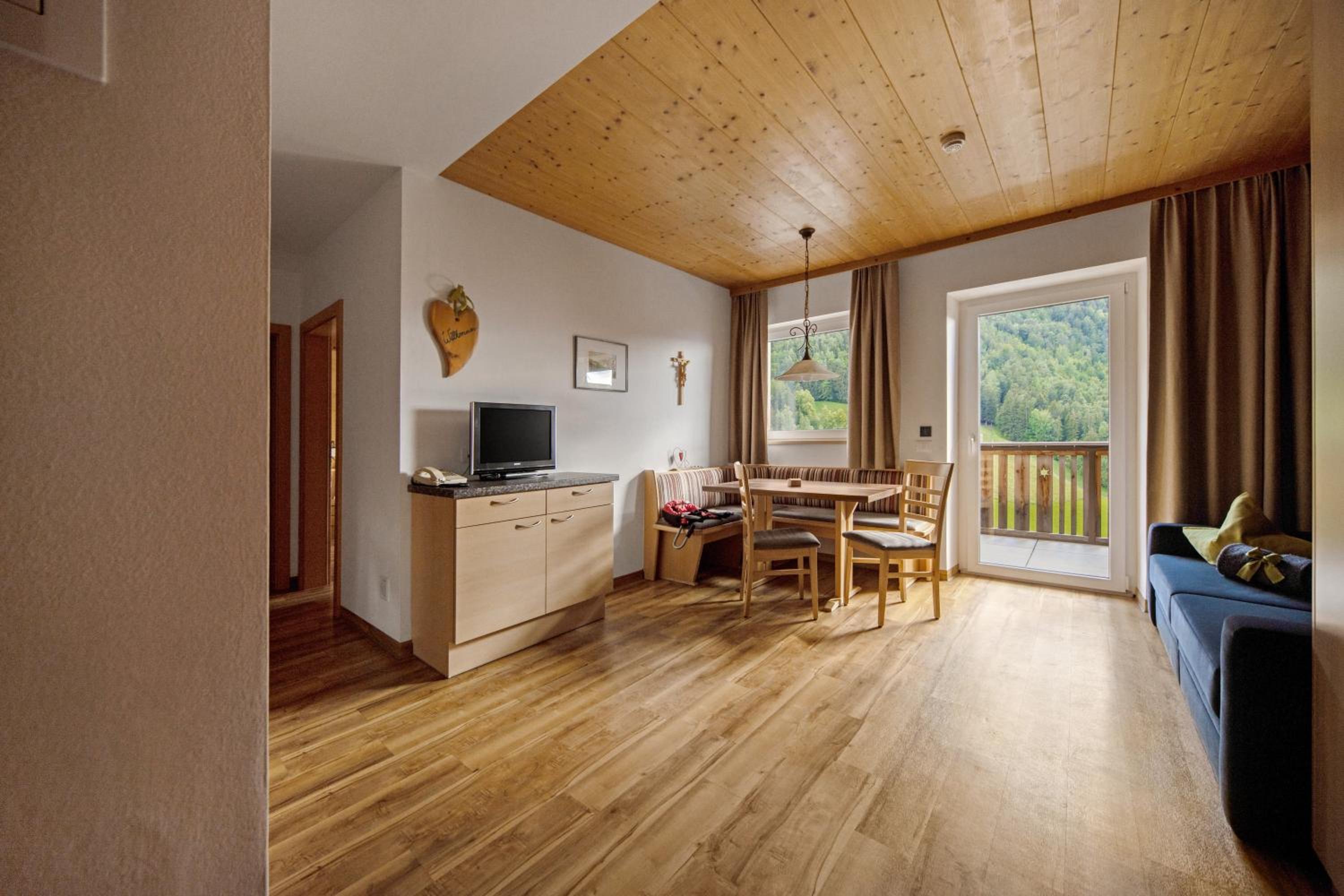 Two-Bedroom Deluxe Apartment with Garden View photo 1