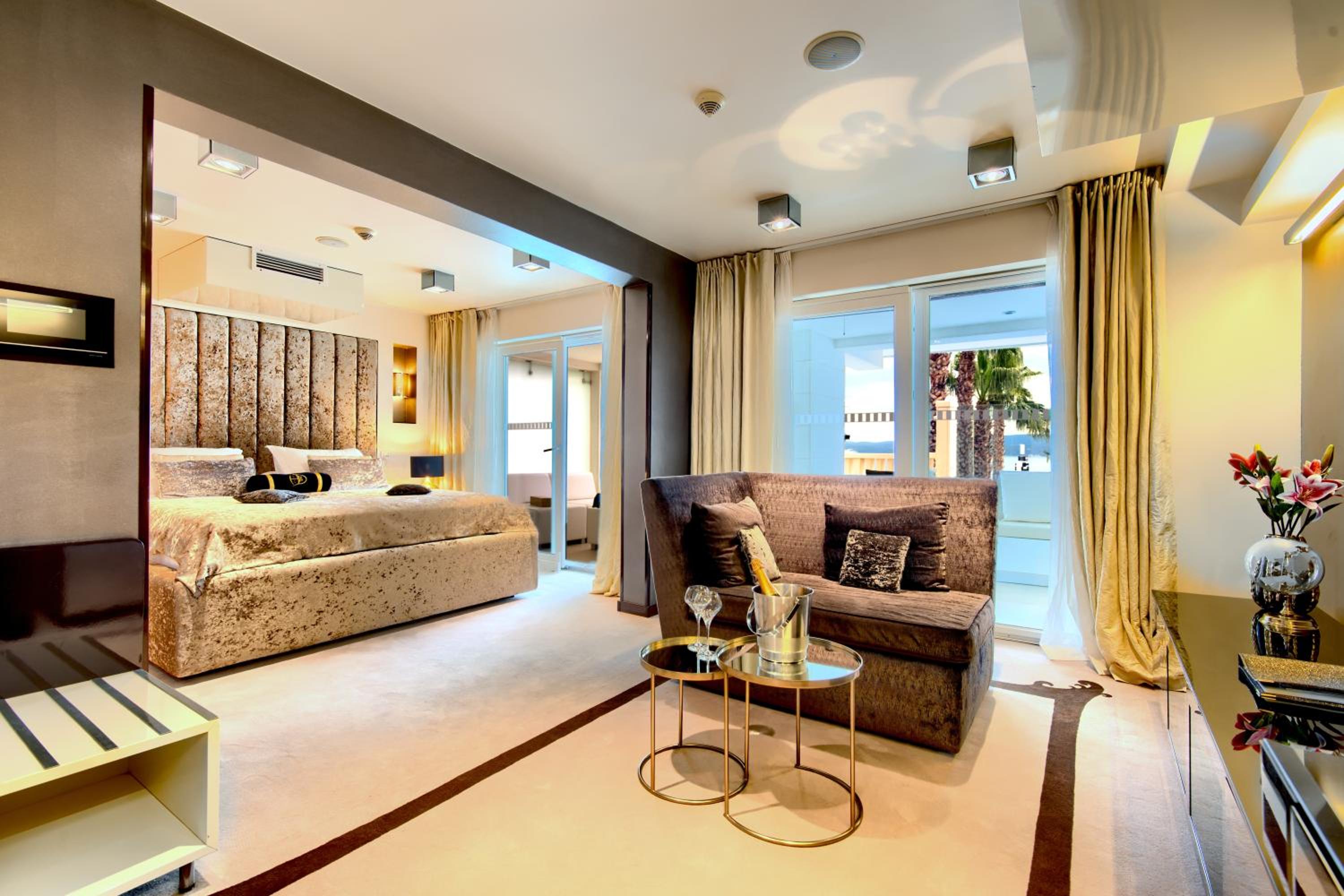 Luxury Spa Suite with Sea View, Private Sauna, Indor and Outdoor Whirlpool on the Terrace photo 1