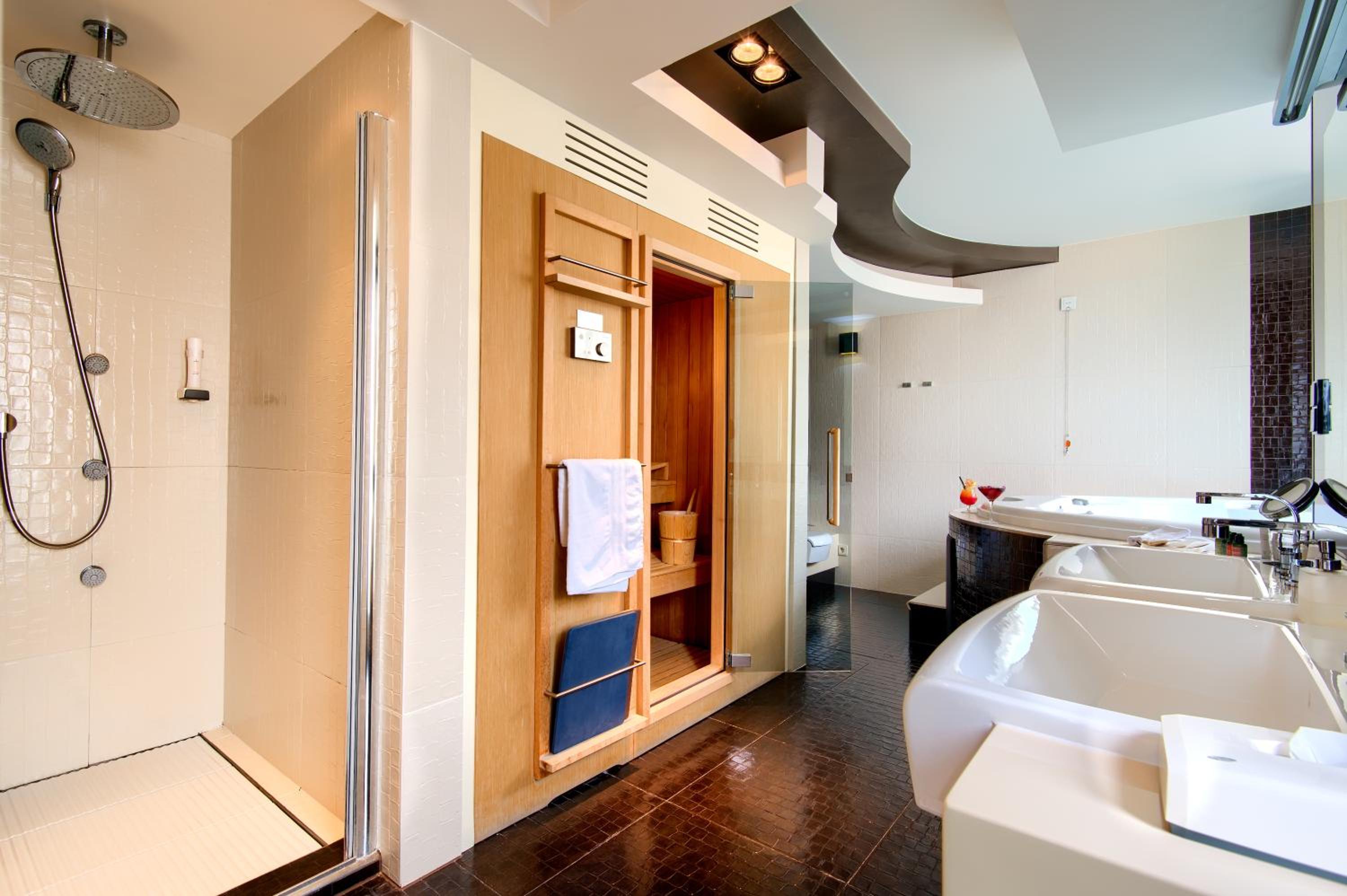 Luxury Spa Suite with Sea View, Private Sauna, Indor and Outdoor Whirlpool on the Terrace photo 3