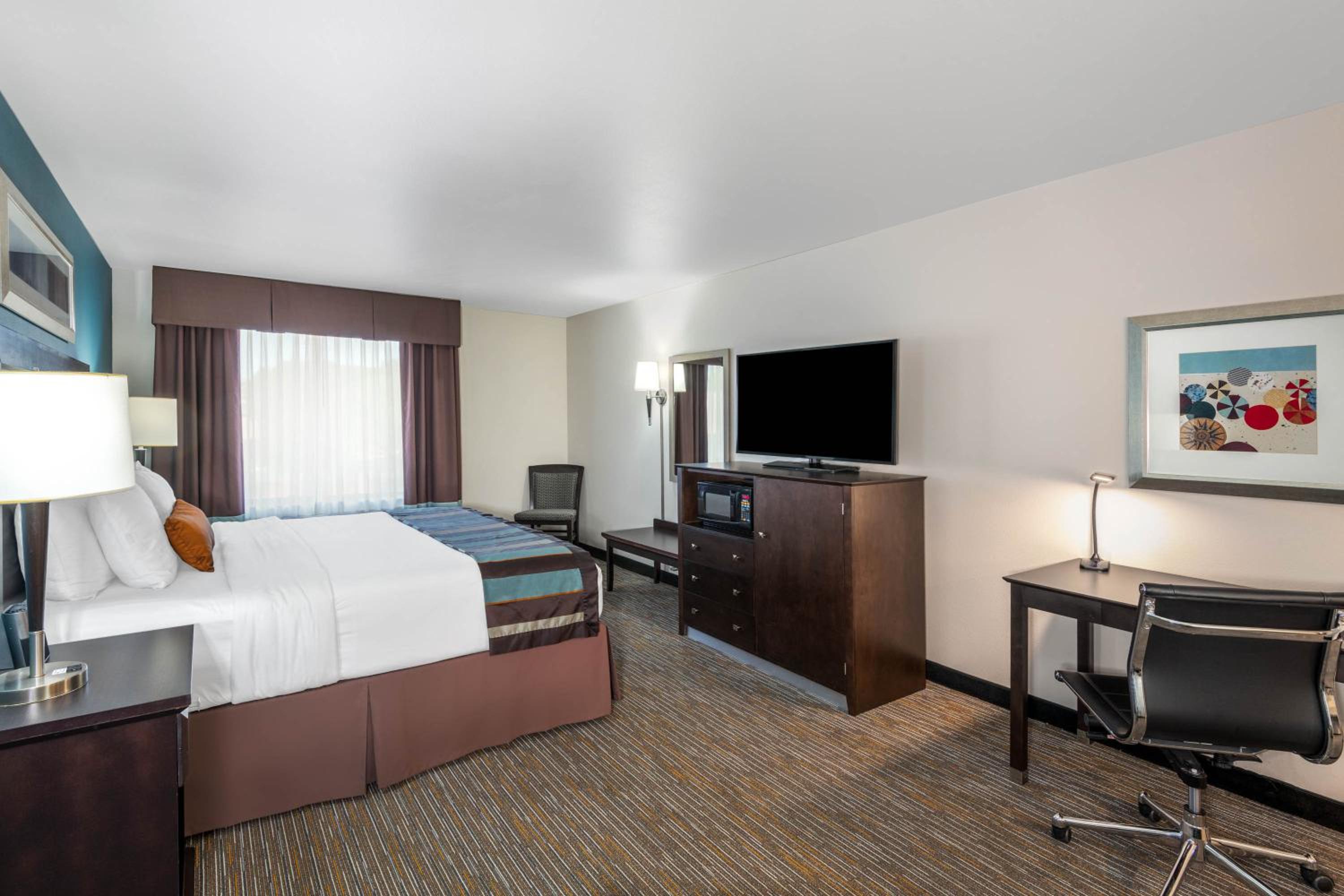 King Room - Non-Smoking - Photo 2