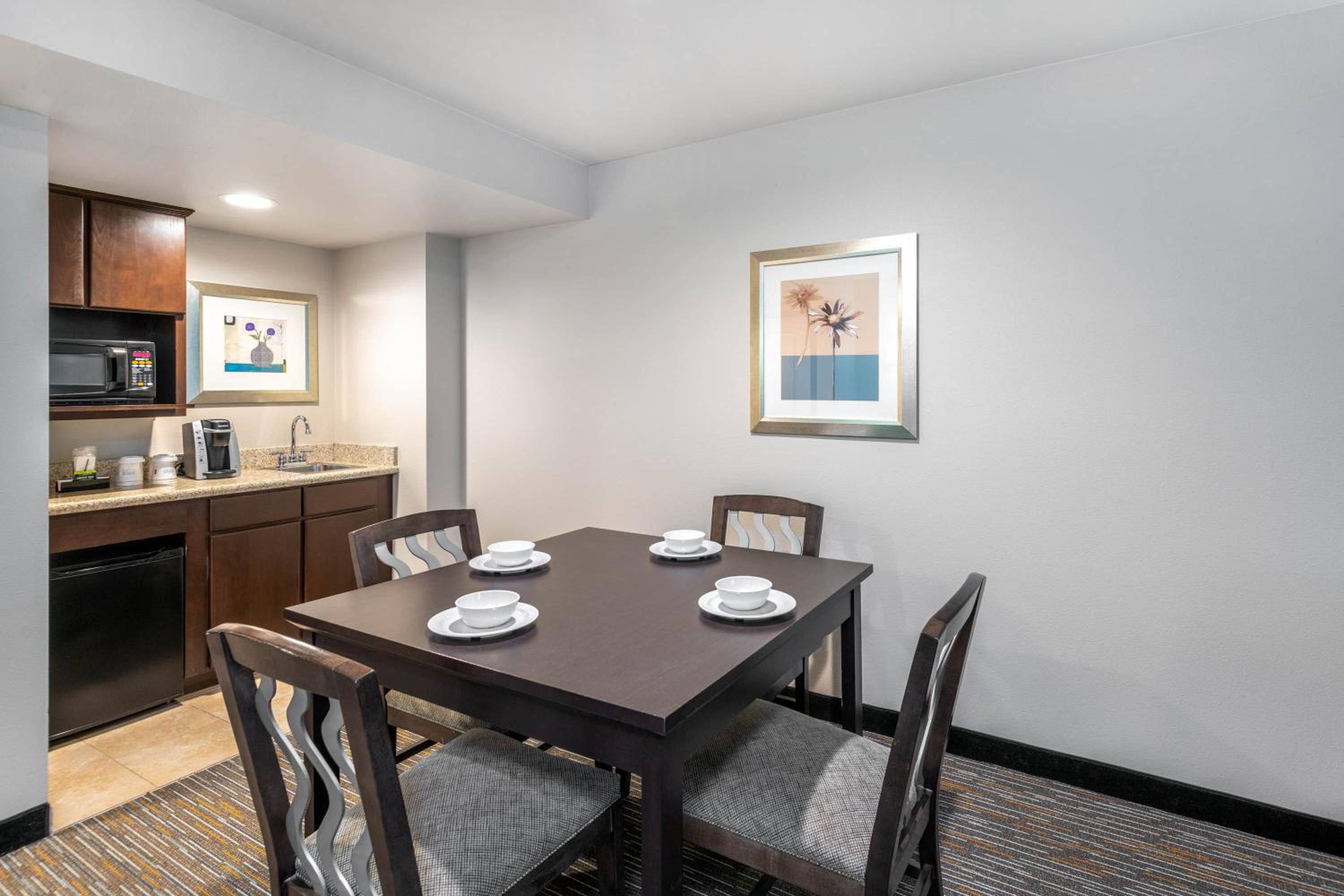 Executive King Suite - Non-Smoking - Photo 4