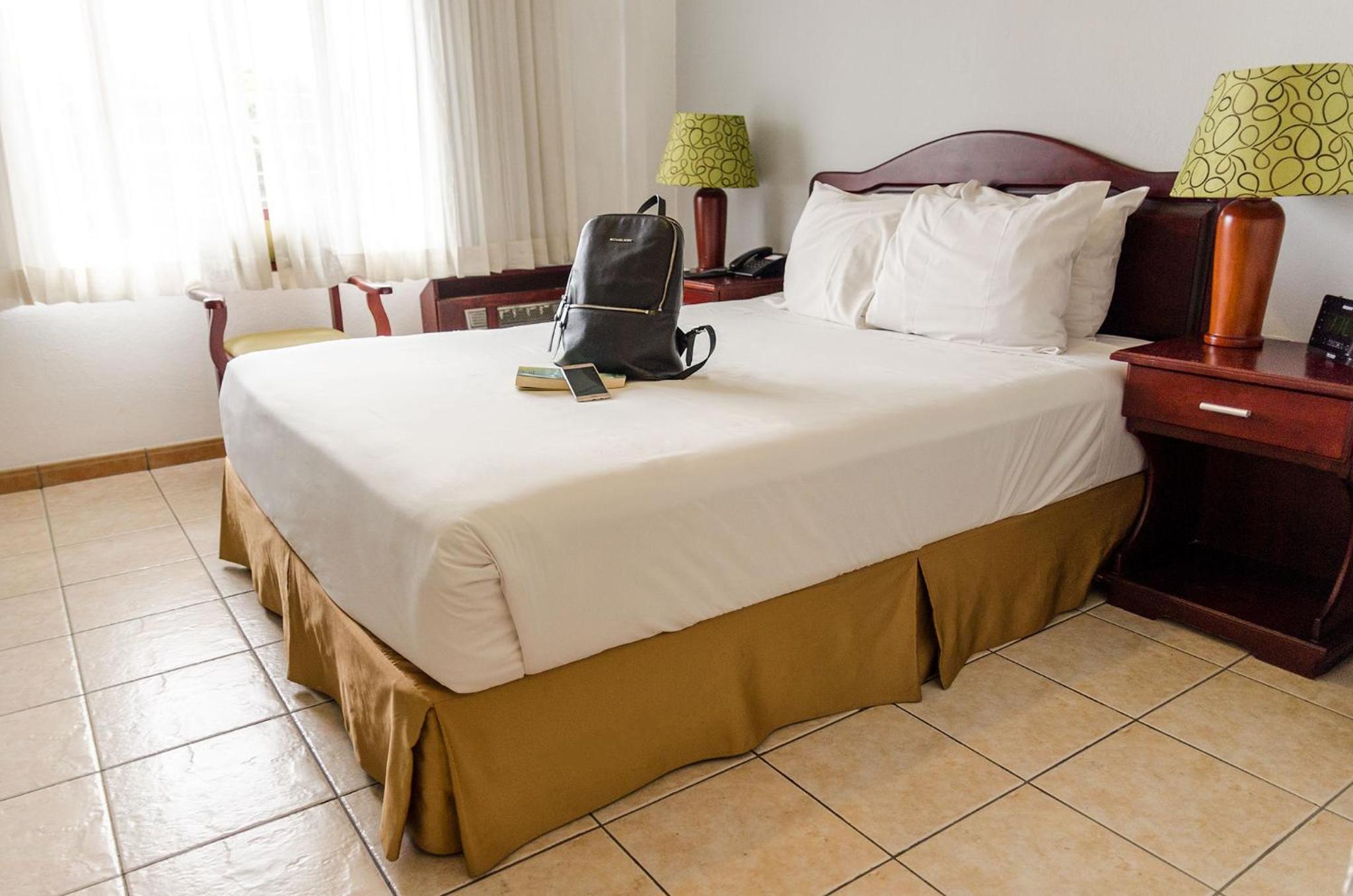 Fully Equipped Studio Apartment - 1 Queen Bed